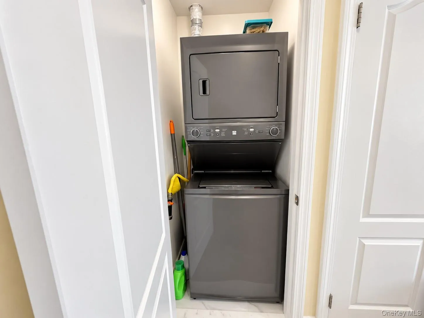14-82 212 Street, New York, NY, 2 Bedrooms Bedrooms, 5 Rooms Rooms,1 BathroomBathrooms,Residential,For Rent,212,0,1058589 14-82 212 Street, New York, NY, 2 Bedrooms Bedrooms, 5 Rooms Rooms,1 BathroomBathrooms,Residential,For Rent,212,0,1058589