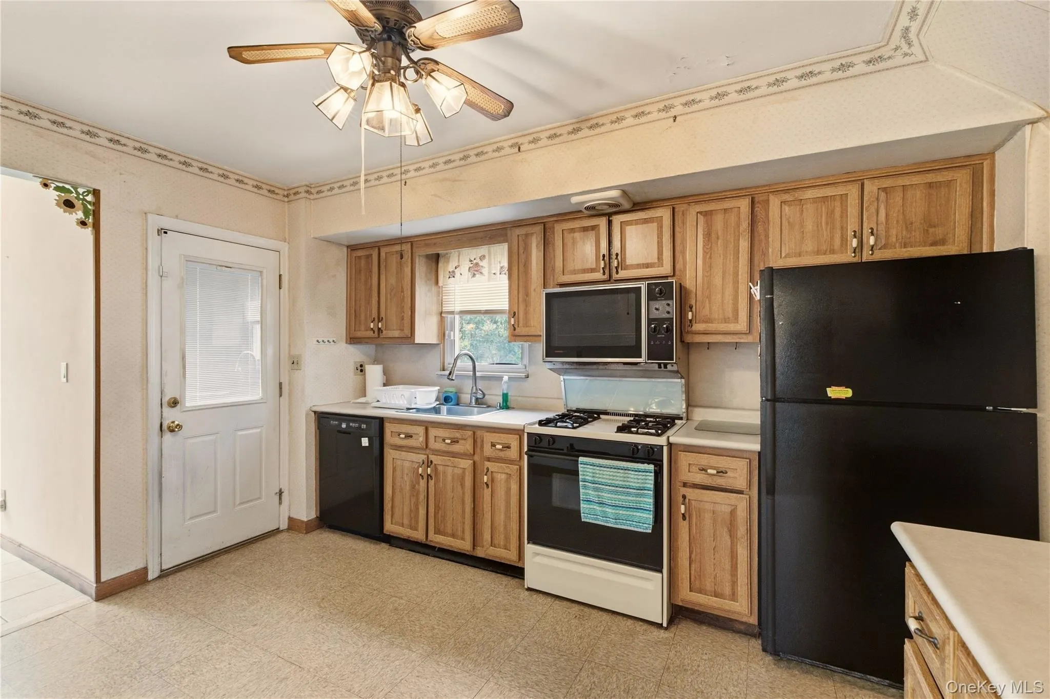 163-68 25th Avenue, New York, NY, 3 Bedrooms Bedrooms, 12 Rooms Rooms,1 BathroomBathrooms,Residential,For Rent,25th,0,1058592 163-68 25th Avenue, New York, NY, 3 Bedrooms Bedrooms, 12 Rooms Rooms,1 BathroomBathrooms,Residential,For Rent,25th,0,1058592