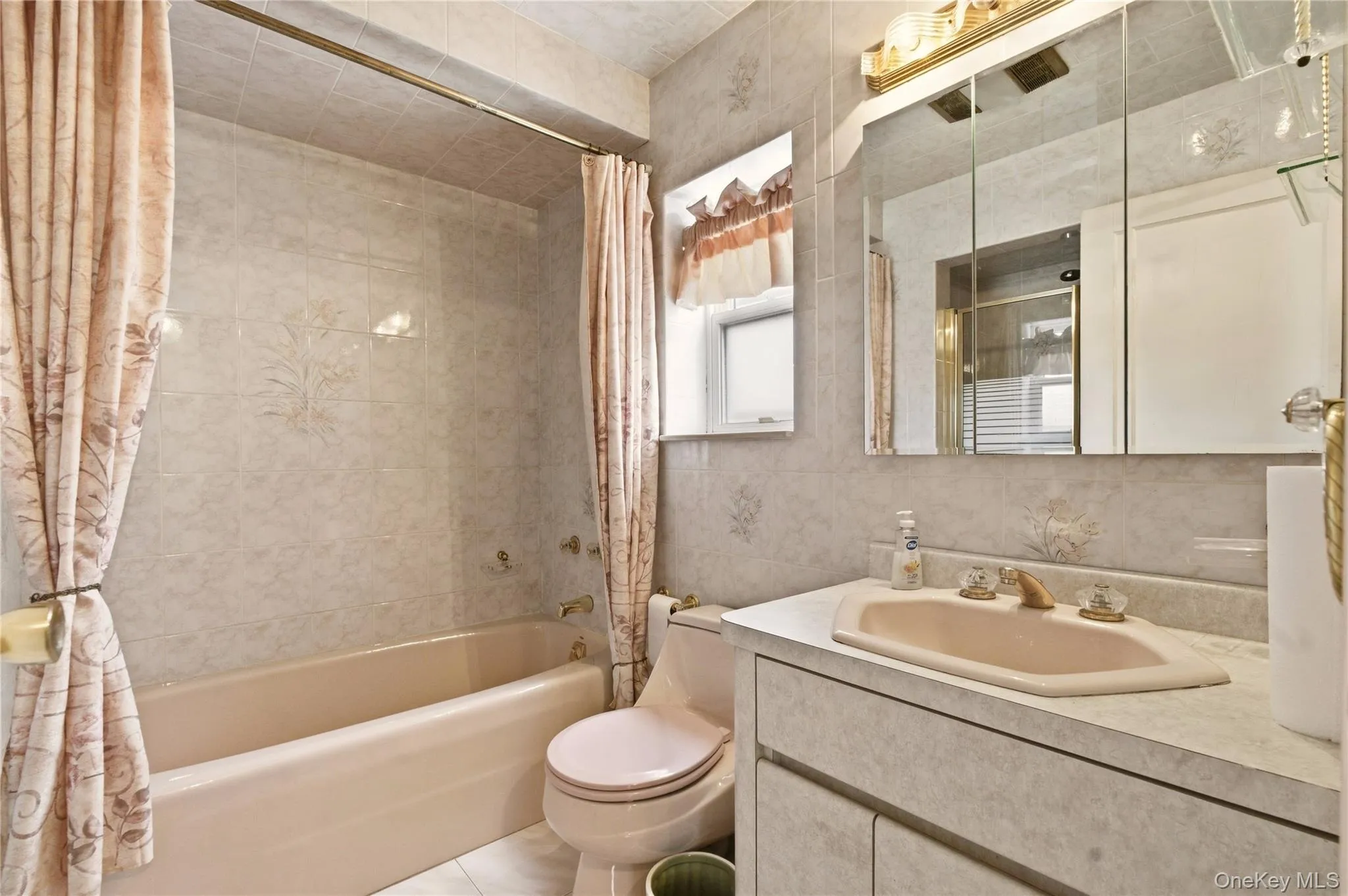 163-68 25th Avenue, New York, NY, 3 Bedrooms Bedrooms, 12 Rooms Rooms,1 BathroomBathrooms,Residential,For Rent,25th,0,1058592 163-68 25th Avenue, New York, NY, 3 Bedrooms Bedrooms, 12 Rooms Rooms,1 BathroomBathrooms,Residential,For Rent,25th,0,1058592