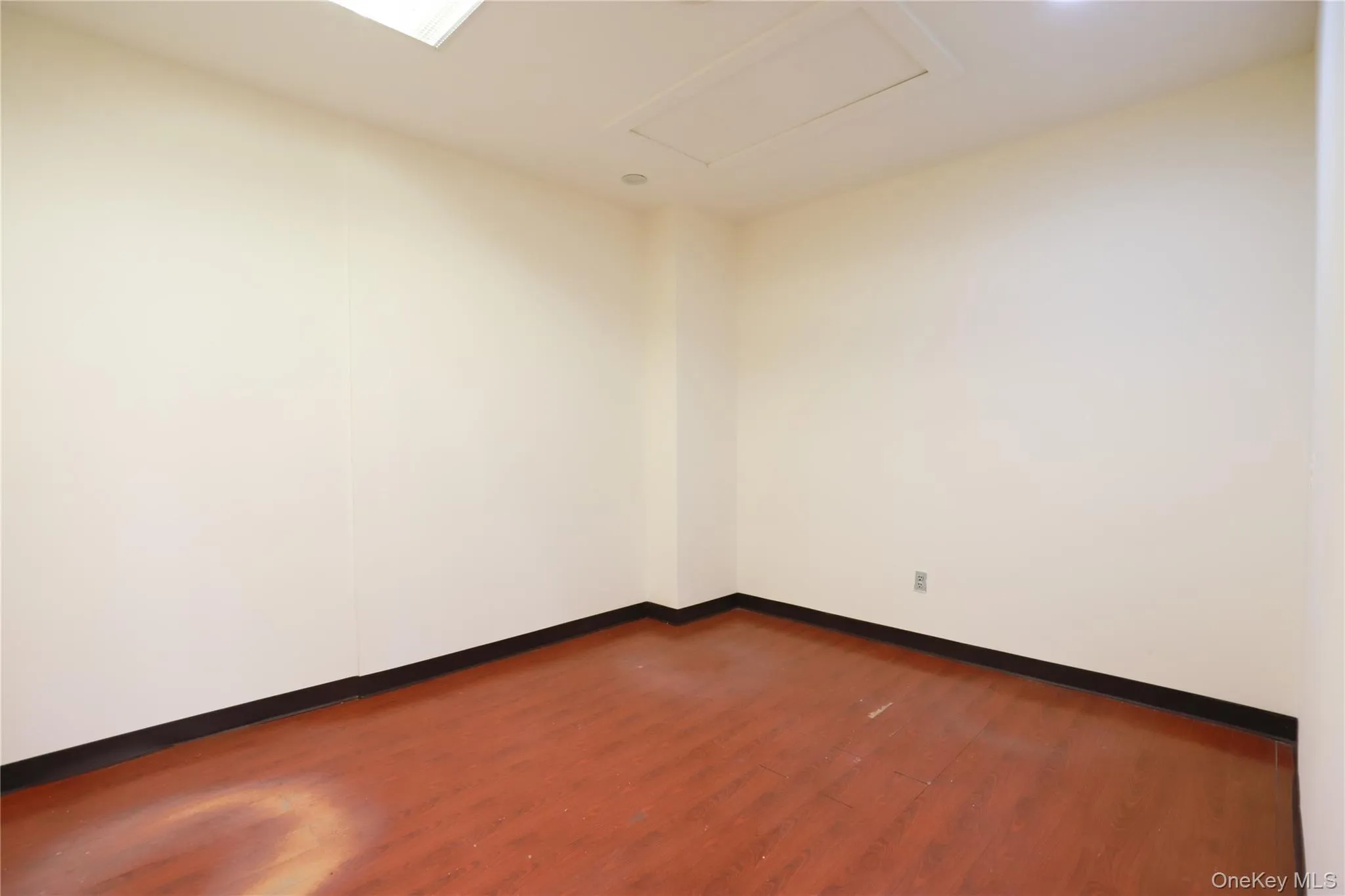 Light-colored walls, wood-finish flooring, and recessed ceiling lighting Light-colored walls, wood-finish flooring, and recessed ceiling lighting
