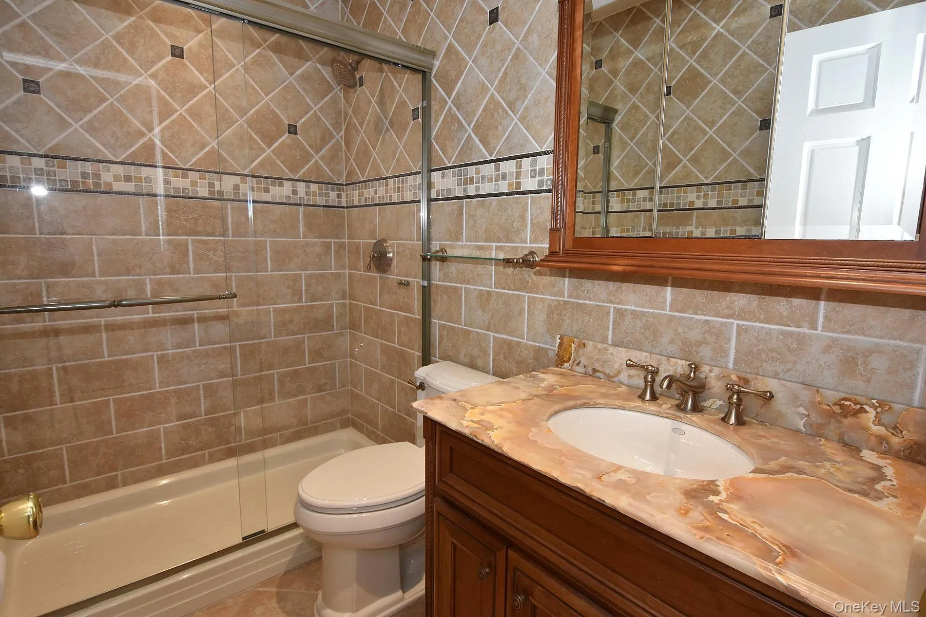 Main Floor Full Bath Main Floor Full Bath