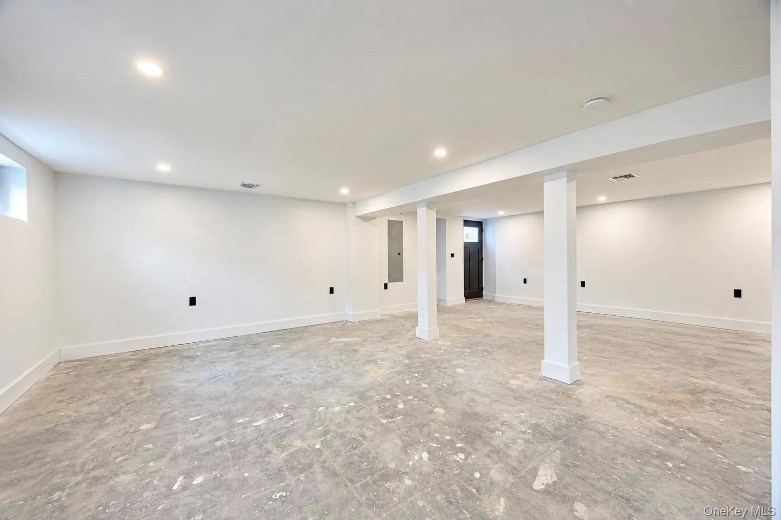 1 Garland Lane, Hempstead, NY, 5 Bedrooms Bedrooms, 10 Rooms Rooms,3 BathroomsBathrooms,Residential,For Rent,Garland,0,1058620 1 Garland Lane, Hempstead, NY, 5 Bedrooms Bedrooms, 10 Rooms Rooms,3 BathroomsBathrooms,Residential,For Rent,Garland,0,1058620
