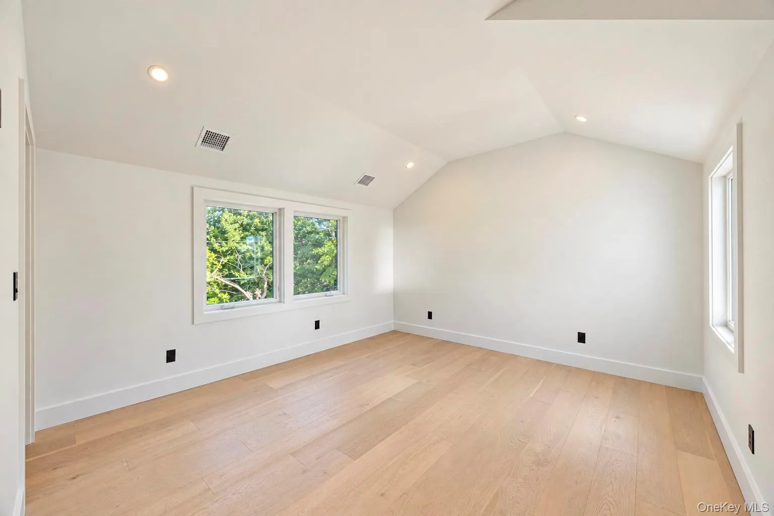 1 Garland Lane, Hempstead, NY, 5 Bedrooms Bedrooms, 10 Rooms Rooms,3 BathroomsBathrooms,Residential,For Rent,Garland,0,1058620 1 Garland Lane, Hempstead, NY, 5 Bedrooms Bedrooms, 10 Rooms Rooms,3 BathroomsBathrooms,Residential,For Rent,Garland,0,1058620