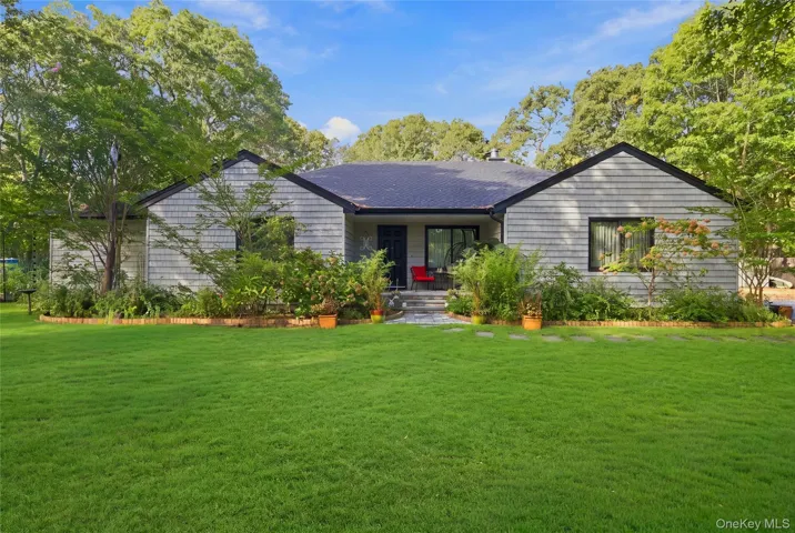 7 Bridle Path, Southampton, New York 11978