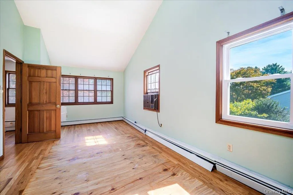 2nd floor Primary / Master bedroom with vaulted ceilings 2nd floor Primary / Master bedroom with vaulted ceilings