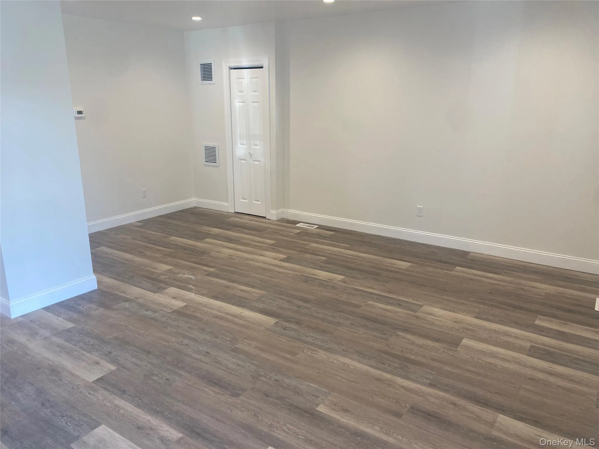 1 Park Avenue, Babylon, NY, 2 Bedroom Bedrooms, 4 Room Rooms,1 BathroomBathrooms,Residential Lease,For Rent,Park,0,1058645 1 Park Avenue, Babylon, NY, 2 Bedroom Bedrooms, 4 Room Rooms,1 BathroomBathrooms,Residential Lease,For Rent,Park,0,1058645