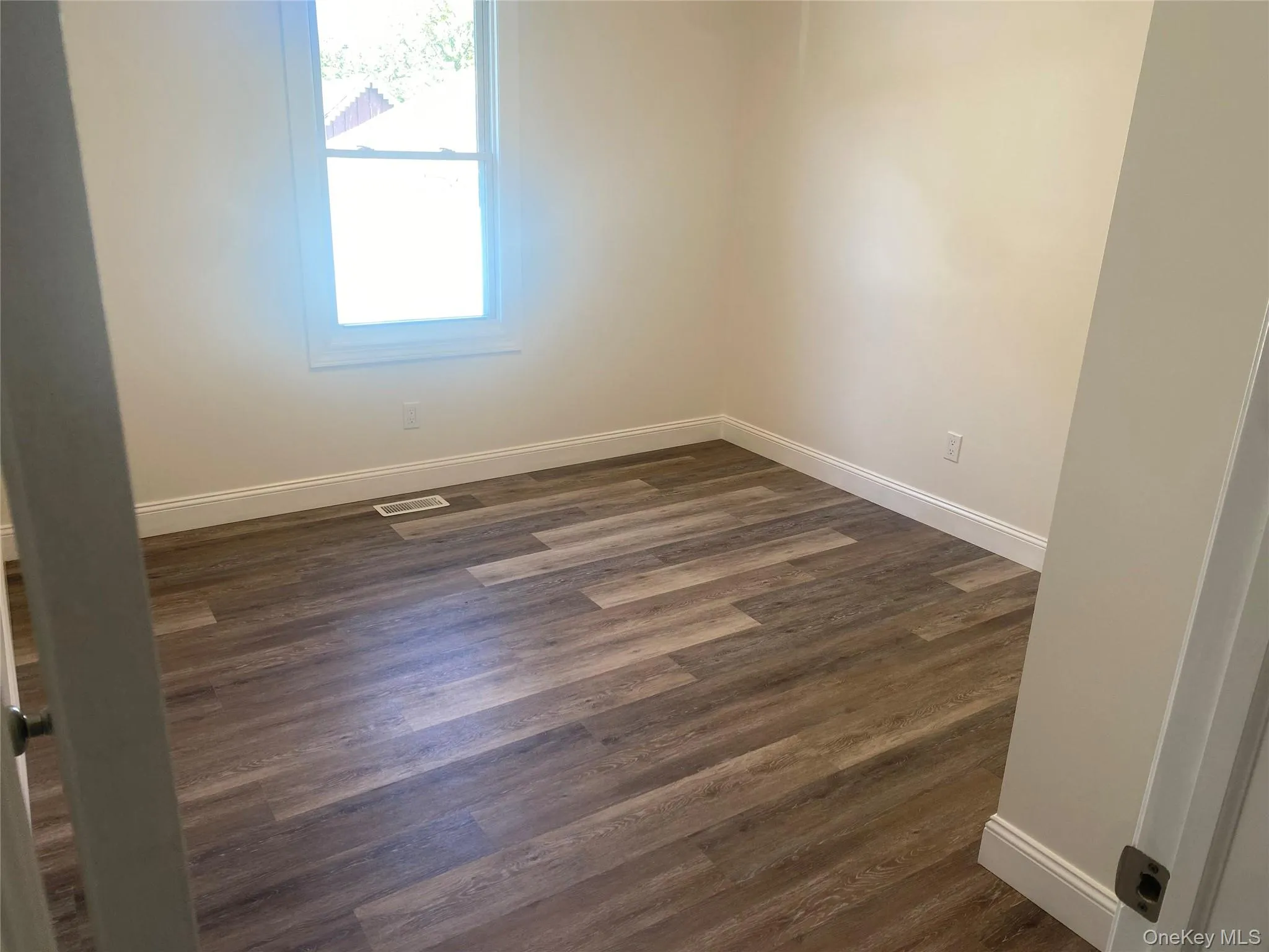 1 Park Avenue, Babylon, NY, 2 Bedroom Bedrooms, 4 Room Rooms,1 BathroomBathrooms,Residential Lease,For Rent,Park,0,1058645 1 Park Avenue, Babylon, NY, 2 Bedroom Bedrooms, 4 Room Rooms,1 BathroomBathrooms,Residential Lease,For Rent,Park,0,1058645