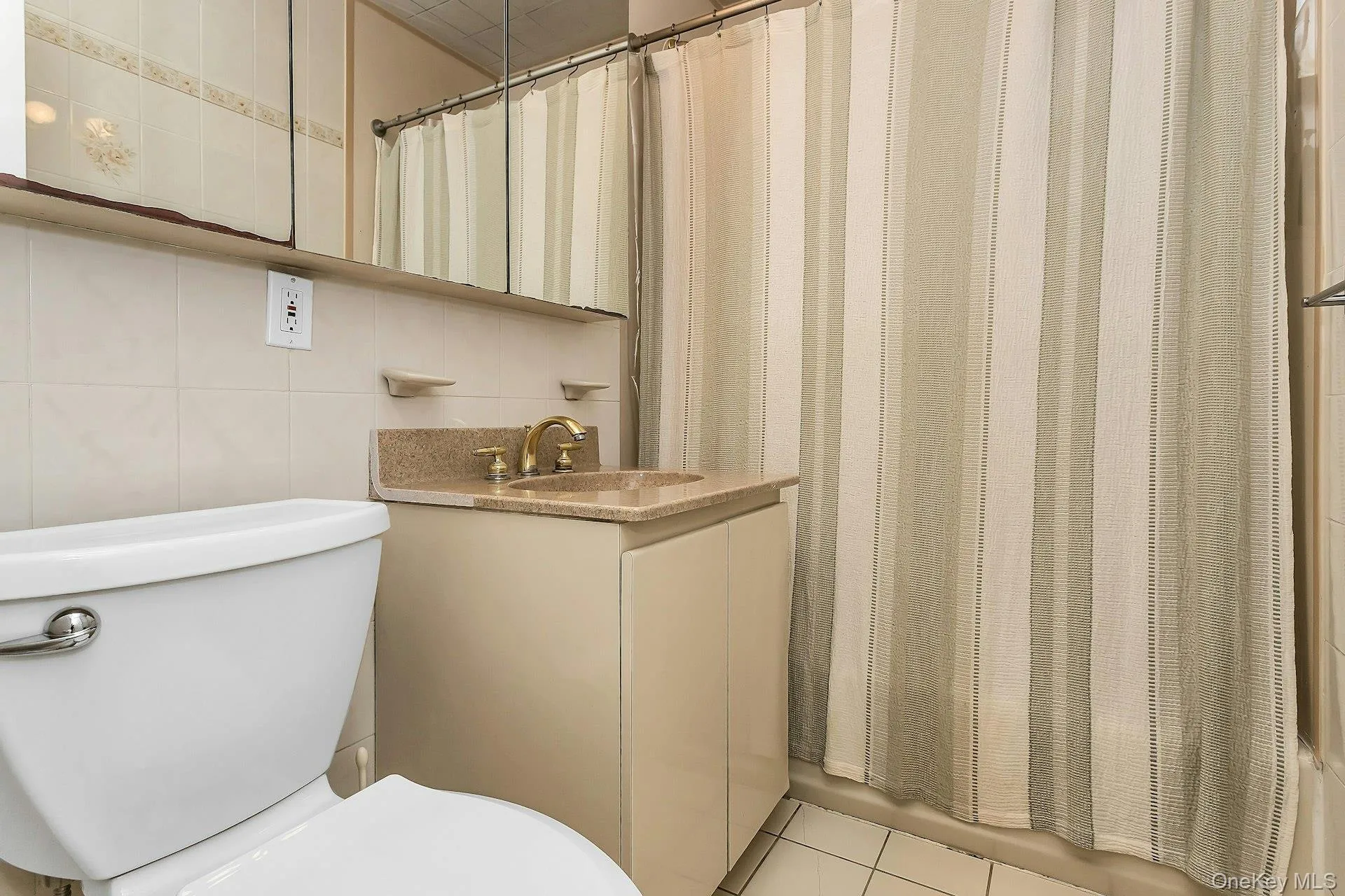 244-25 57th Drive, New York, NY, 3 Bedrooms Bedrooms, 5 Rooms Rooms,1 BathroomBathrooms,Residential,For Rent,57th,0,1058646 244-25 57th Drive, New York, NY, 3 Bedrooms Bedrooms, 5 Rooms Rooms,1 BathroomBathrooms,Residential,For Rent,57th,0,1058646