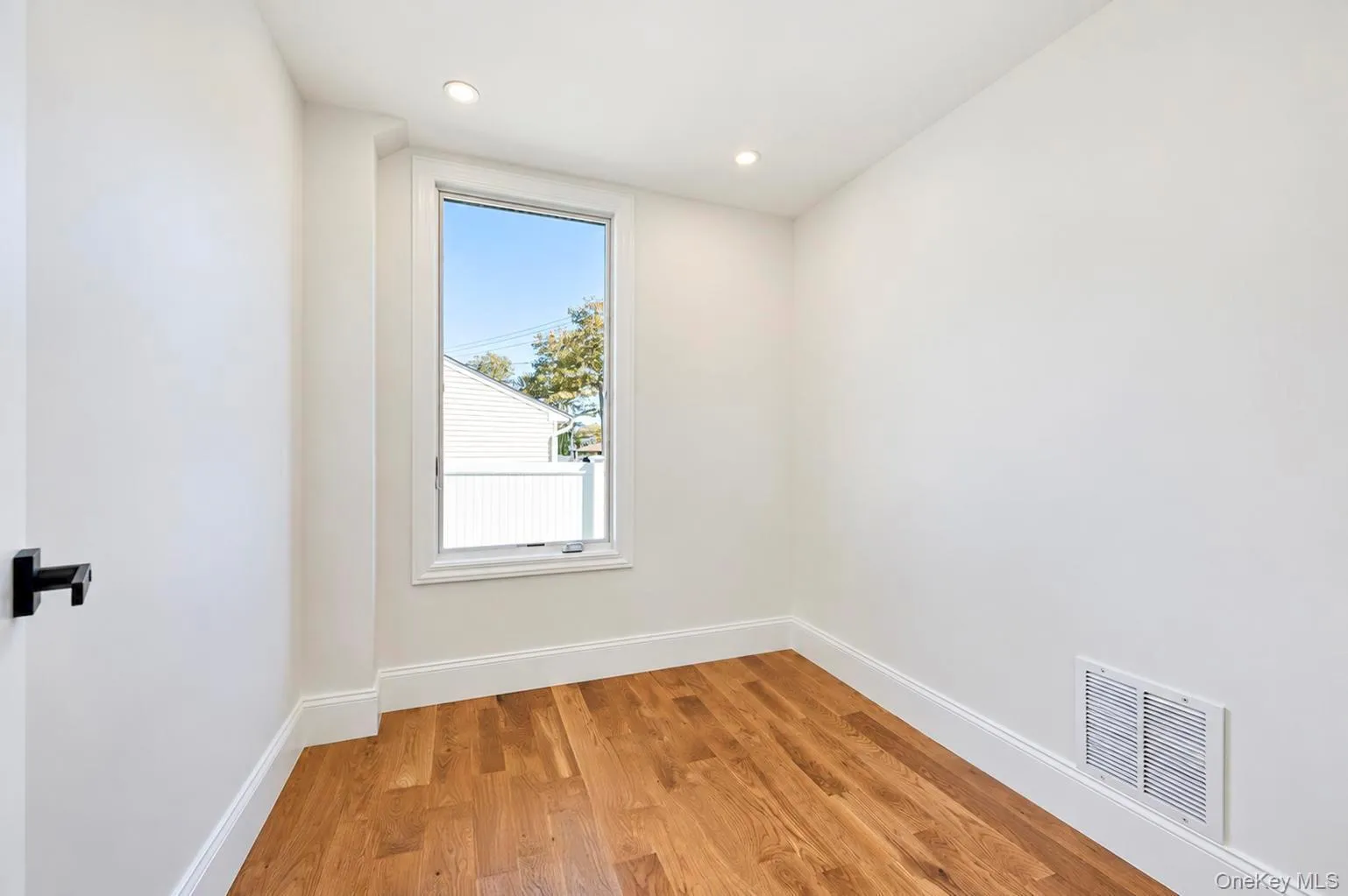 1 Magenta Street, Oyster Bay, NY, 5 Bedrooms Bedrooms, 12 Rooms Rooms,6 BathroomsBathrooms,Residential,For Rent,Magenta,0,1058647 1 Magenta Street, Oyster Bay, NY, 5 Bedrooms Bedrooms, 12 Rooms Rooms,6 BathroomsBathrooms,Residential,For Rent,Magenta,0,1058647