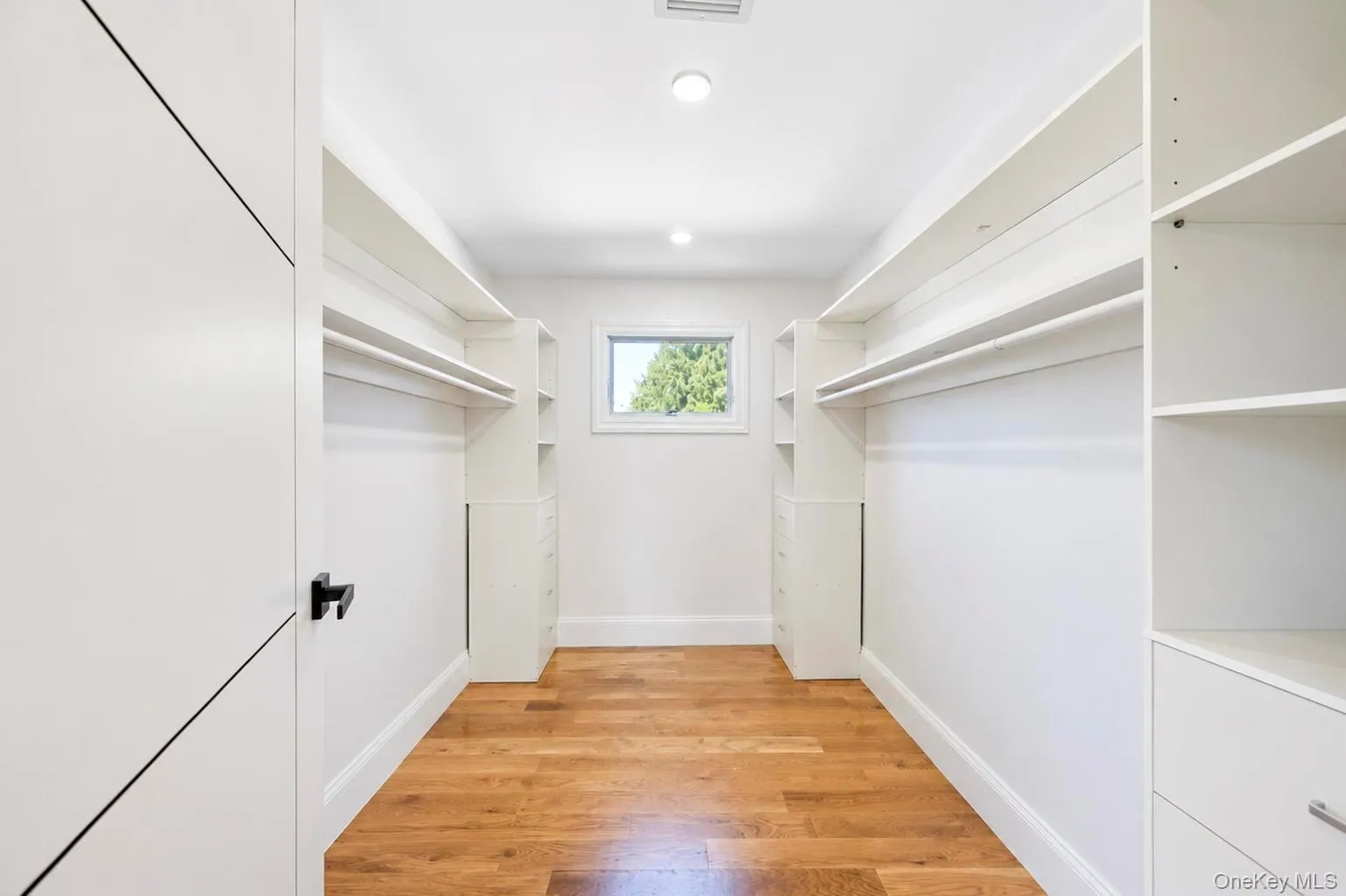 1 Magenta Street, Oyster Bay, NY, 5 Bedrooms Bedrooms, 12 Rooms Rooms,6 BathroomsBathrooms,Residential,For Rent,Magenta,0,1058647 1 Magenta Street, Oyster Bay, NY, 5 Bedrooms Bedrooms, 12 Rooms Rooms,6 BathroomsBathrooms,Residential,For Rent,Magenta,0,1058647