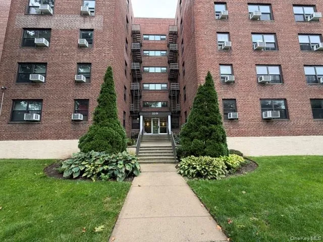 1 Parking assigned spot #148 includes in rent . 1 Parking assigned spot #148 includes in rent .