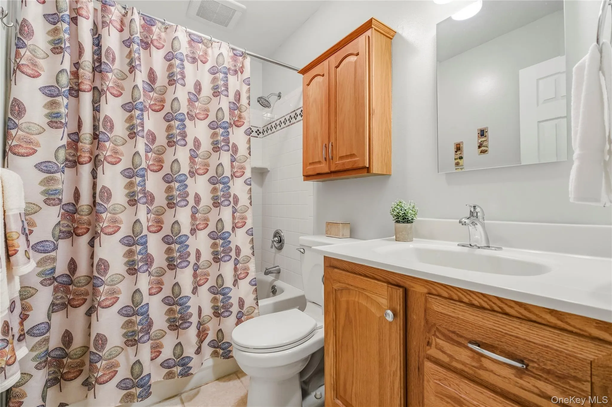 Full Bath - 2nd Level Full Bath - 2nd Level