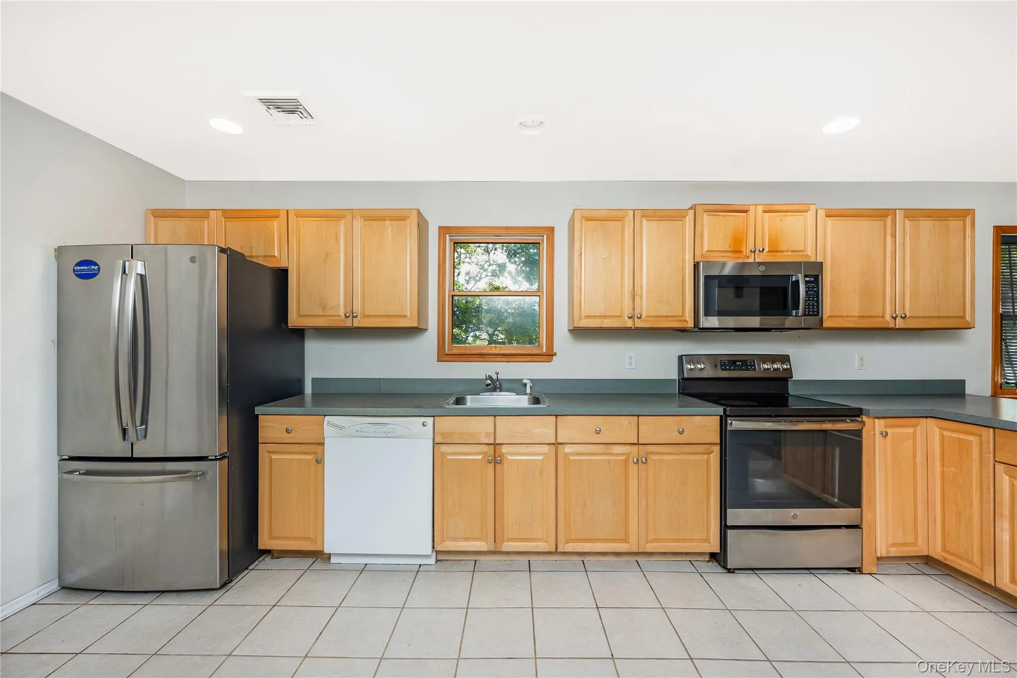 12 Garden Road, Brookhaven, NY, 4 Bedrooms Bedrooms, 7 Rooms Rooms,2 BathroomsBathrooms,Residential,For Rent,Garden,0,1058669 12 Garden Road, Brookhaven, NY, 4 Bedrooms Bedrooms, 7 Rooms Rooms,2 BathroomsBathrooms,Residential,For Rent,Garden,0,1058669