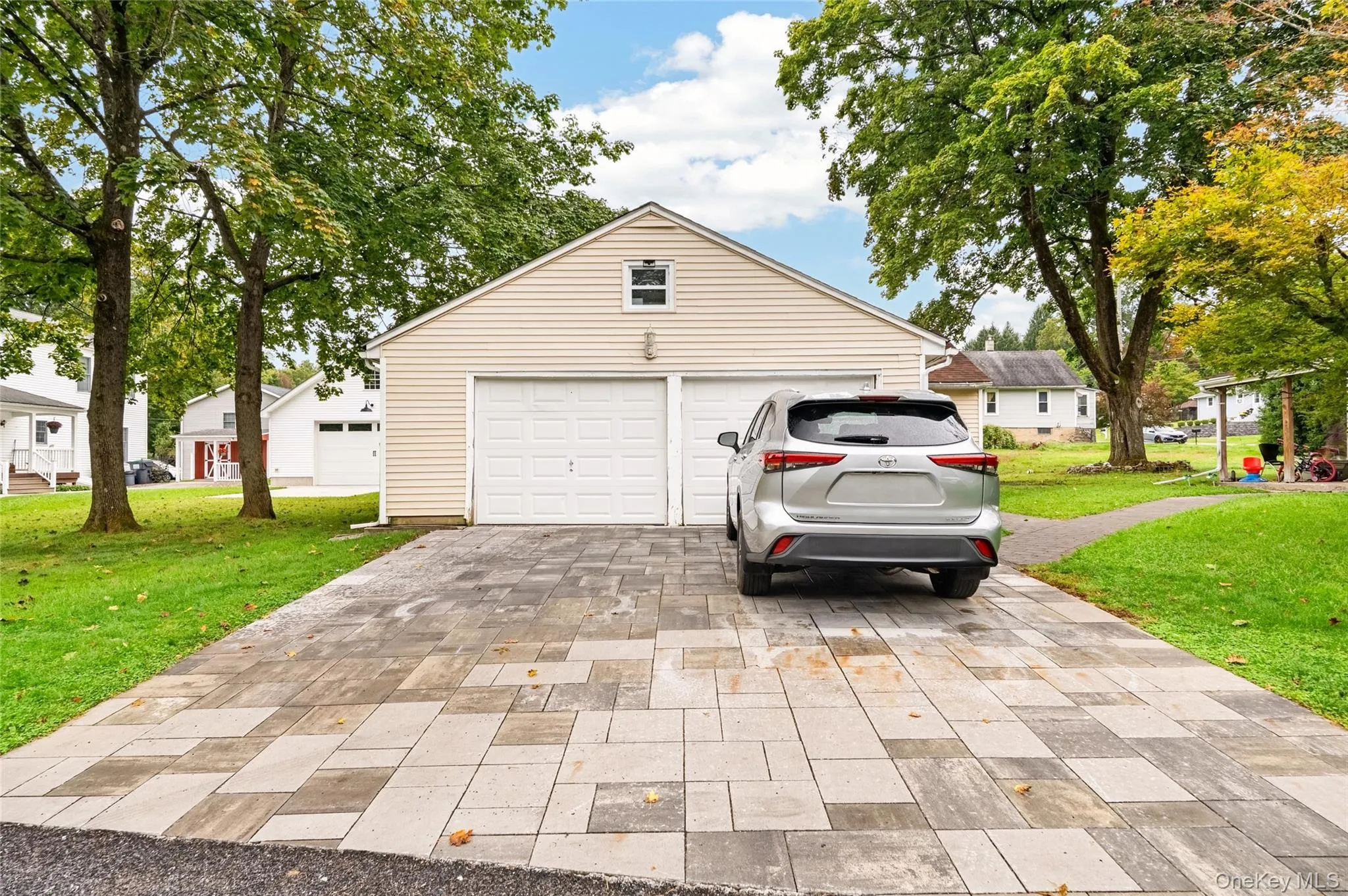 2-Car Garage 2-Car Garage