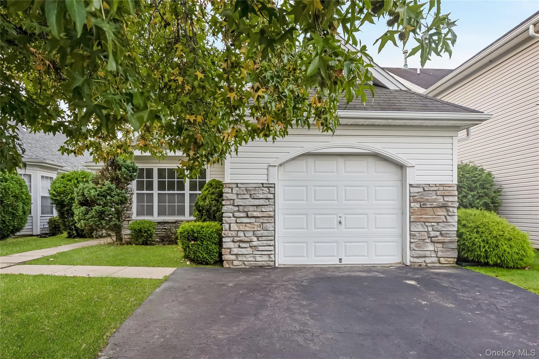 14 Sophia Drive, Brookhaven, NY, 2 Bedrooms Bedrooms, 5 Rooms Rooms,2 BathroomsBathrooms,Residential,For Rent,Sophia,0,1058675 14 Sophia Drive, Brookhaven, NY, 2 Bedrooms Bedrooms, 5 Rooms Rooms,2 BathroomsBathrooms,Residential,For Rent,Sophia,0,1058675