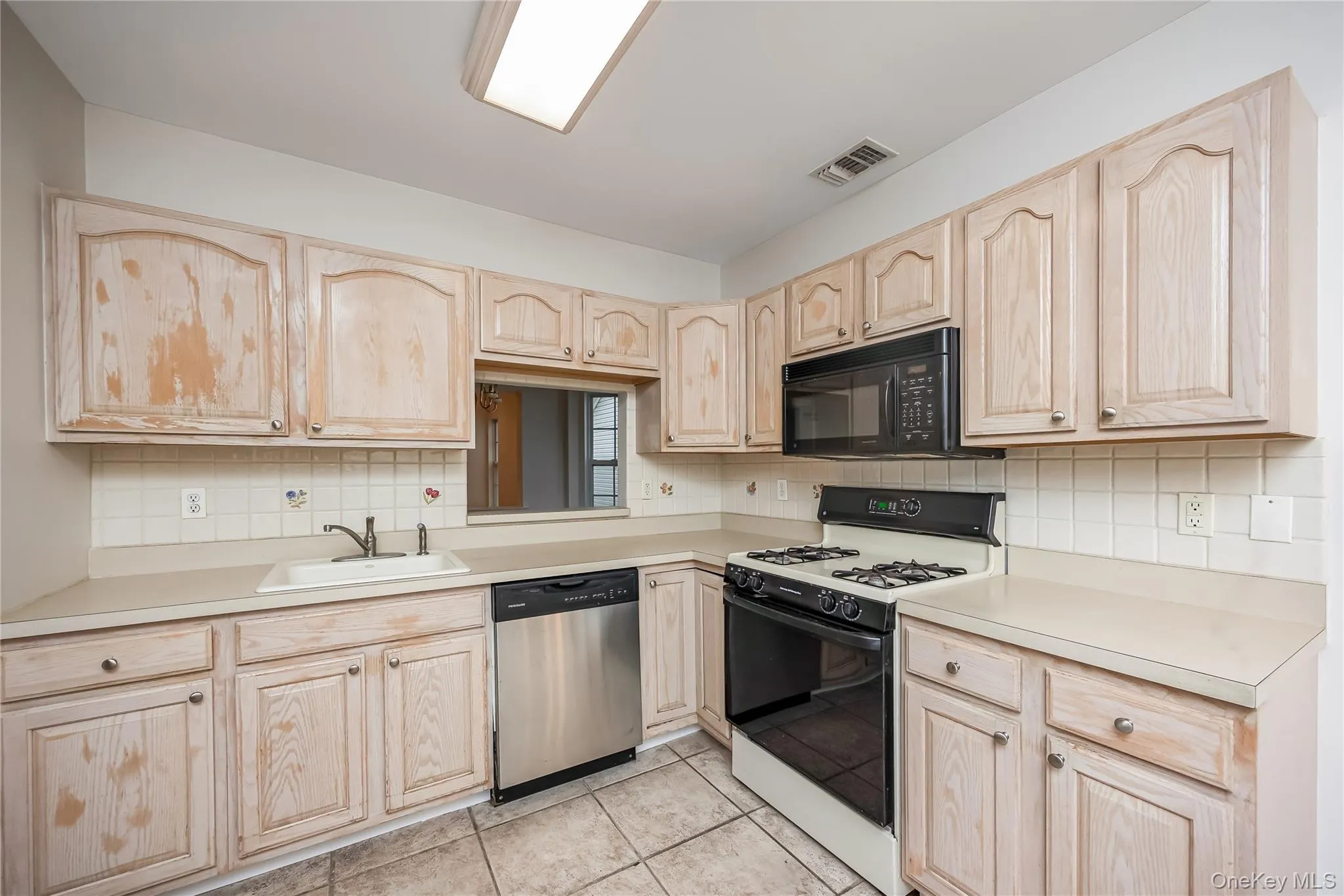 14 Sophia Drive, Brookhaven, NY, 2 Bedrooms Bedrooms, 5 Rooms Rooms,2 BathroomsBathrooms,Residential,For Rent,Sophia,0,1058675 14 Sophia Drive, Brookhaven, NY, 2 Bedrooms Bedrooms, 5 Rooms Rooms,2 BathroomsBathrooms,Residential,For Rent,Sophia,0,1058675