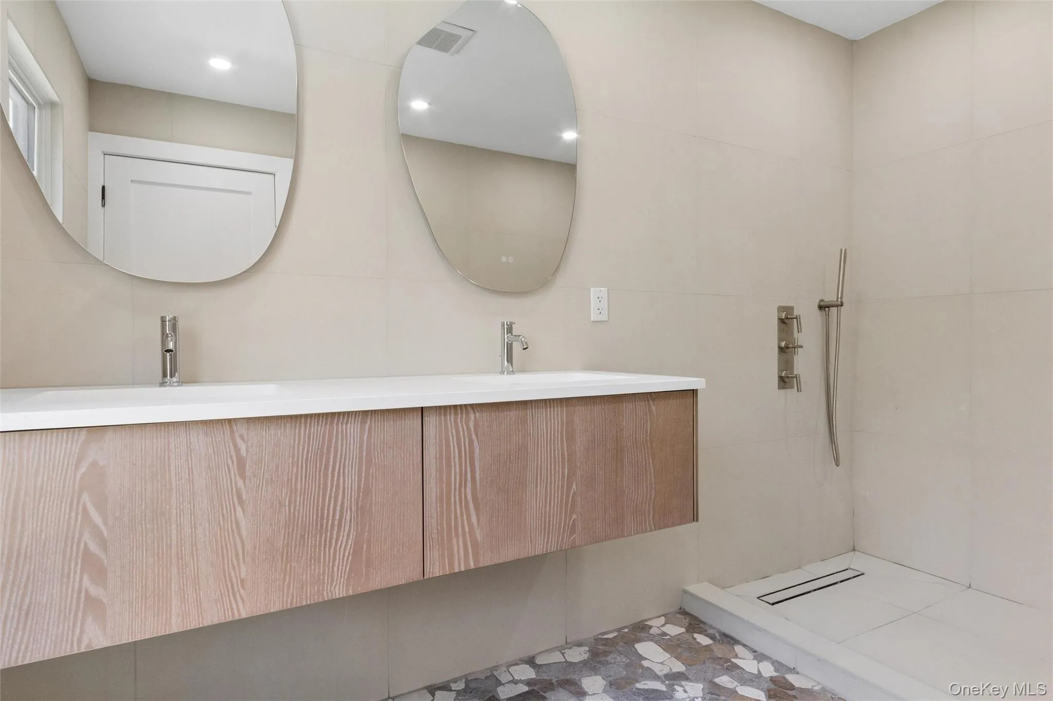934 Eileen Terrace, Hempstead, NY, 6 Bedrooms Bedrooms, 11 Rooms Rooms,4 BathroomsBathrooms,Residential,For Rent,Eileen,0,1058677 934 Eileen Terrace, Hempstead, NY, 6 Bedrooms Bedrooms, 11 Rooms Rooms,4 BathroomsBathrooms,Residential,For Rent,Eileen,0,1058677