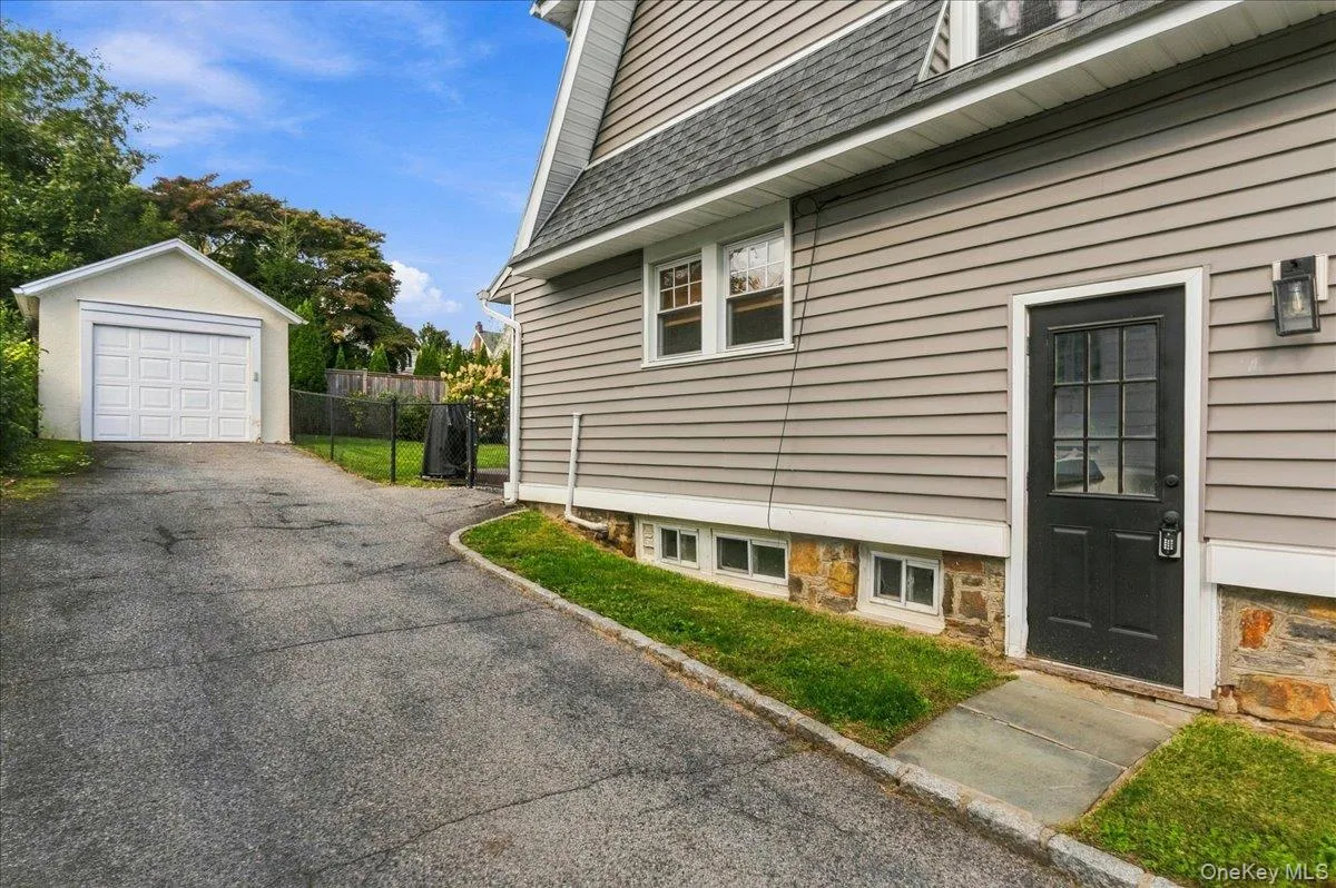 Driveway can hold 3 cars Driveway can hold 3 cars