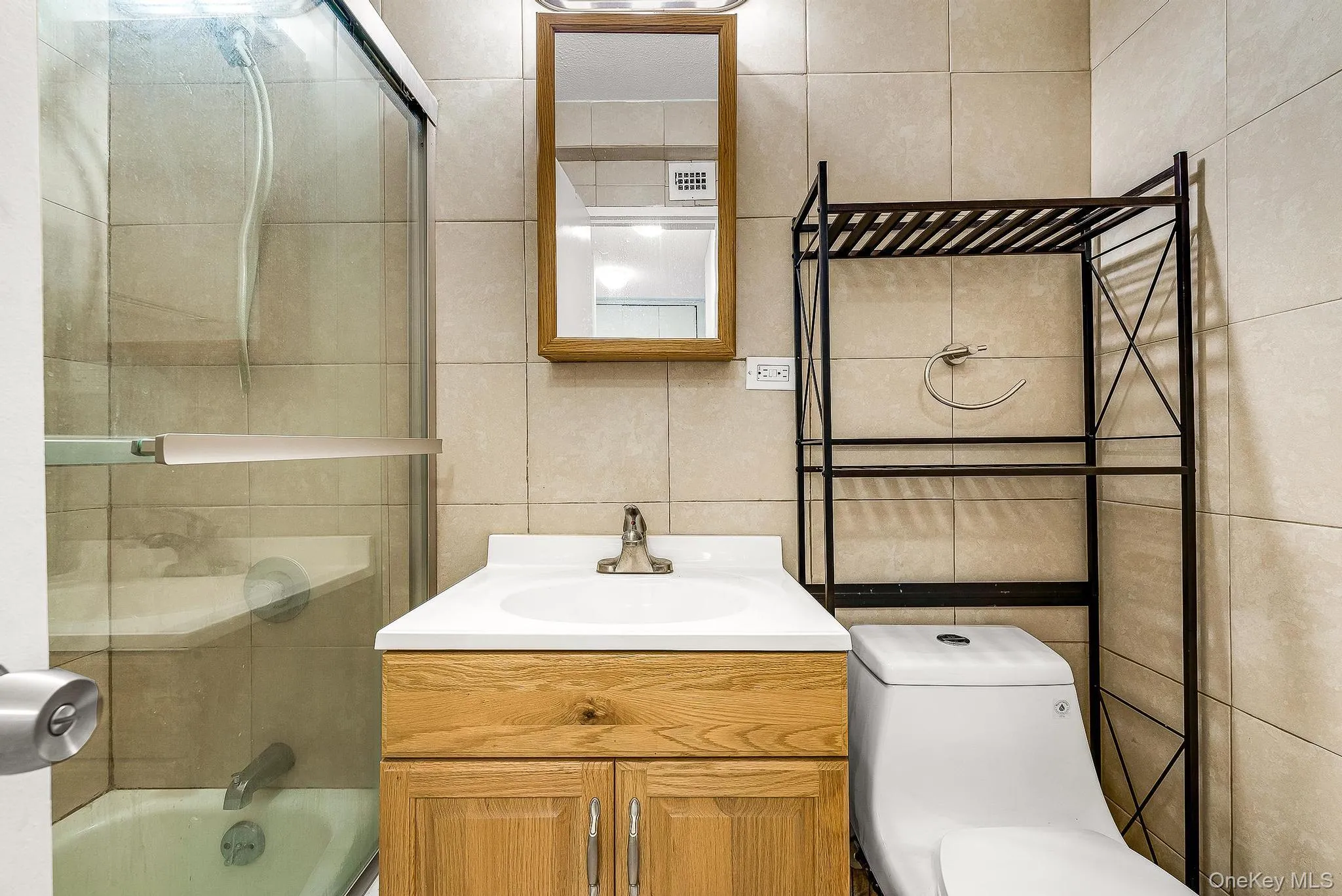 152-18 Union Turnpike, New York, NY, 3 Rooms Rooms,1 BathroomBathrooms,Residential,For Rent,Union,0,1058688 152-18 Union Turnpike, New York, NY, 3 Rooms Rooms,1 BathroomBathrooms,Residential,For Rent,Union,0,1058688