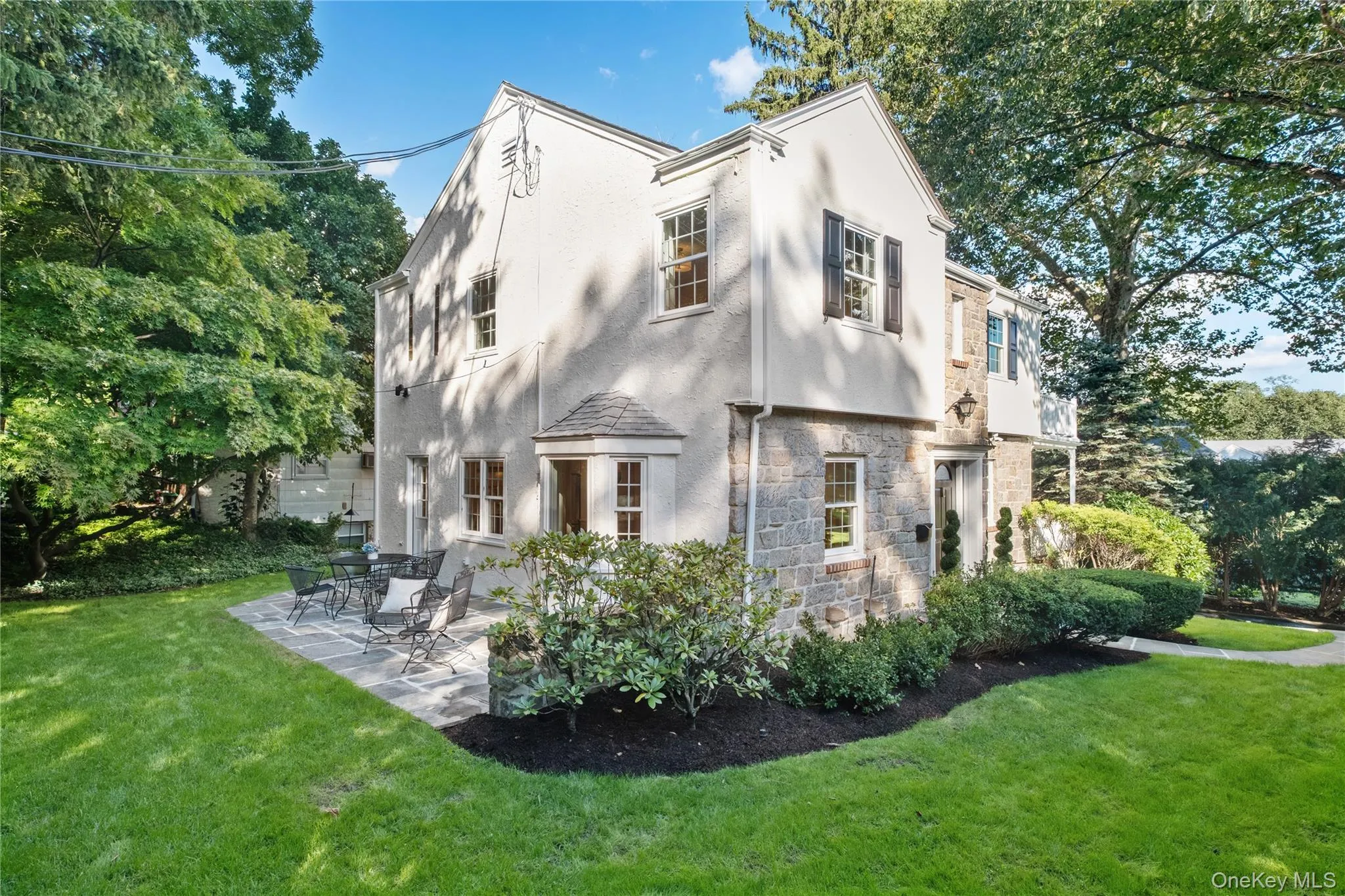 Patio is conveniently located near the kitchen door for easy access to outdoor dining and barbeque Patio is conveniently located near the kitchen door for easy access to outdoor dining and barbeque
