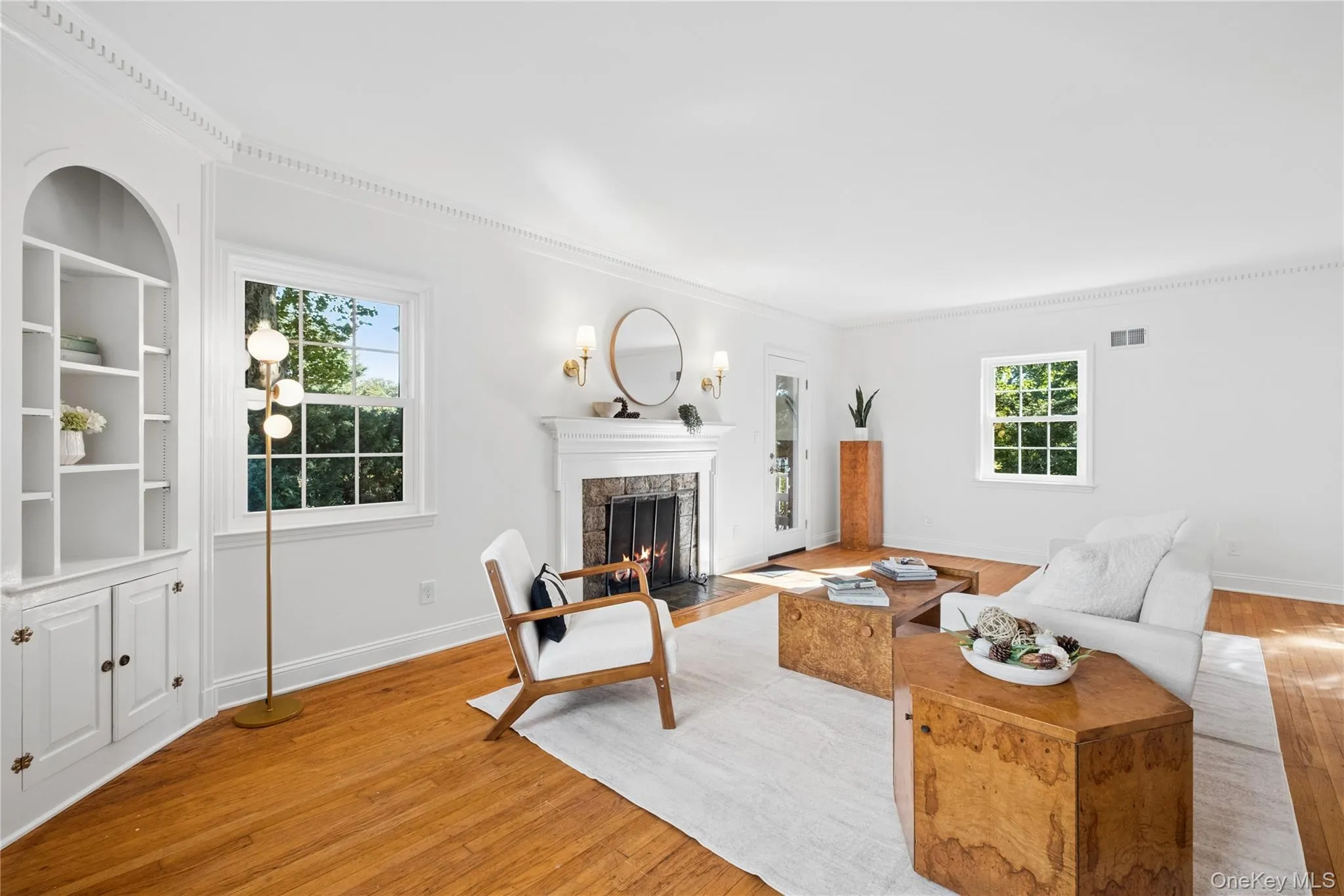 Living Room - has 2 large windows, built-in corner hutches - great storage and place to display keepsakes and books Living Room - has 2 large windows, built-in corner hutches - great storage and place to display keepsakes and books