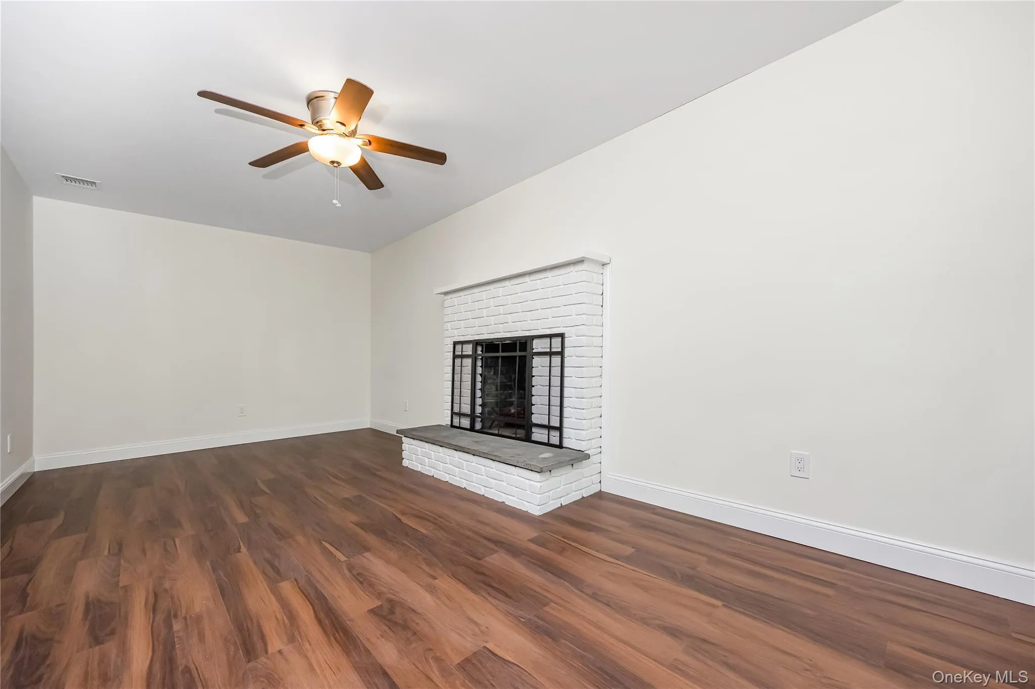 1182 3rd Avenue, Islip, NY, 3 Bedrooms Bedrooms, 7 Rooms Rooms,1 BathroomBathrooms,Residential,For Rent,3rd,0,1058710 1182 3rd Avenue, Islip, NY, 3 Bedrooms Bedrooms, 7 Rooms Rooms,1 BathroomBathrooms,Residential,For Rent,3rd,0,1058710