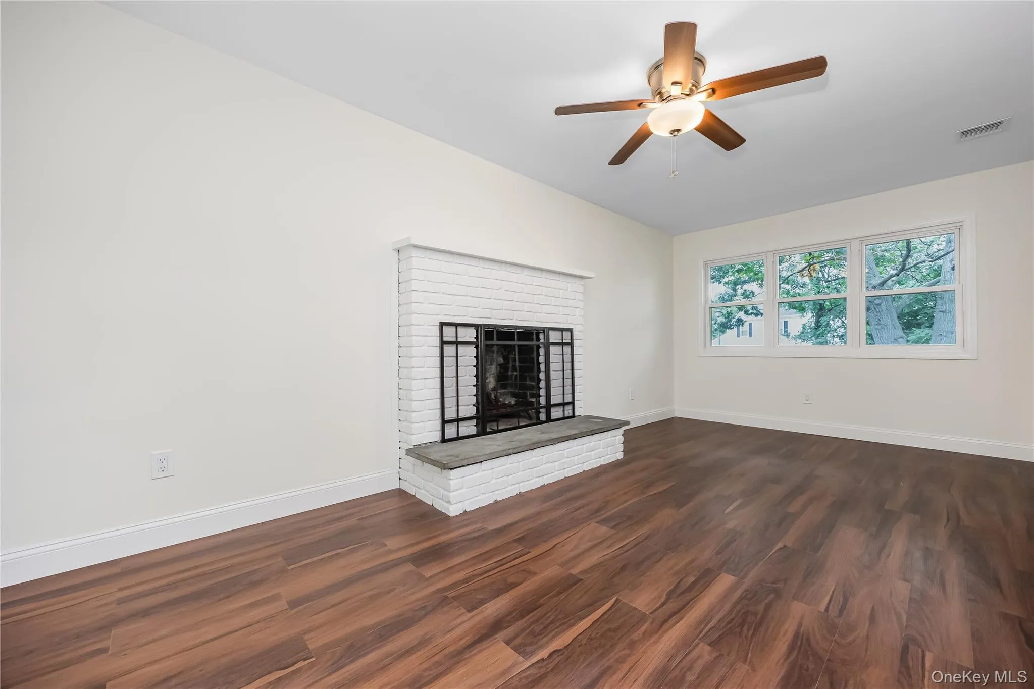 1182 3rd Avenue, Islip, NY, 3 Bedrooms Bedrooms, 7 Rooms Rooms,1 BathroomBathrooms,Residential,For Rent,3rd,0,1058710 1182 3rd Avenue, Islip, NY, 3 Bedrooms Bedrooms, 7 Rooms Rooms,1 BathroomBathrooms,Residential,For Rent,3rd,0,1058710