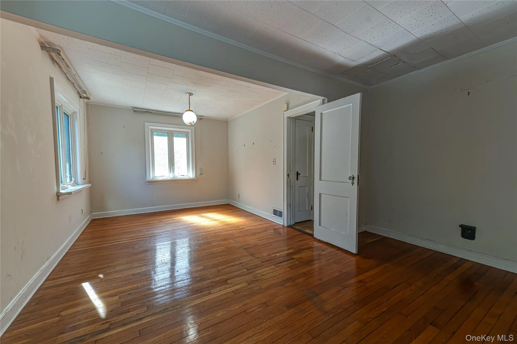 54 Greenhills Road, Huntington, NY, 4 Bedrooms Bedrooms, 7 Rooms Rooms,1 BathroomBathrooms,Residential,For Rent,Greenhills,0,1058711 54 Greenhills Road, Huntington, NY, 4 Bedrooms Bedrooms, 7 Rooms Rooms,1 BathroomBathrooms,Residential,For Rent,Greenhills,0,1058711