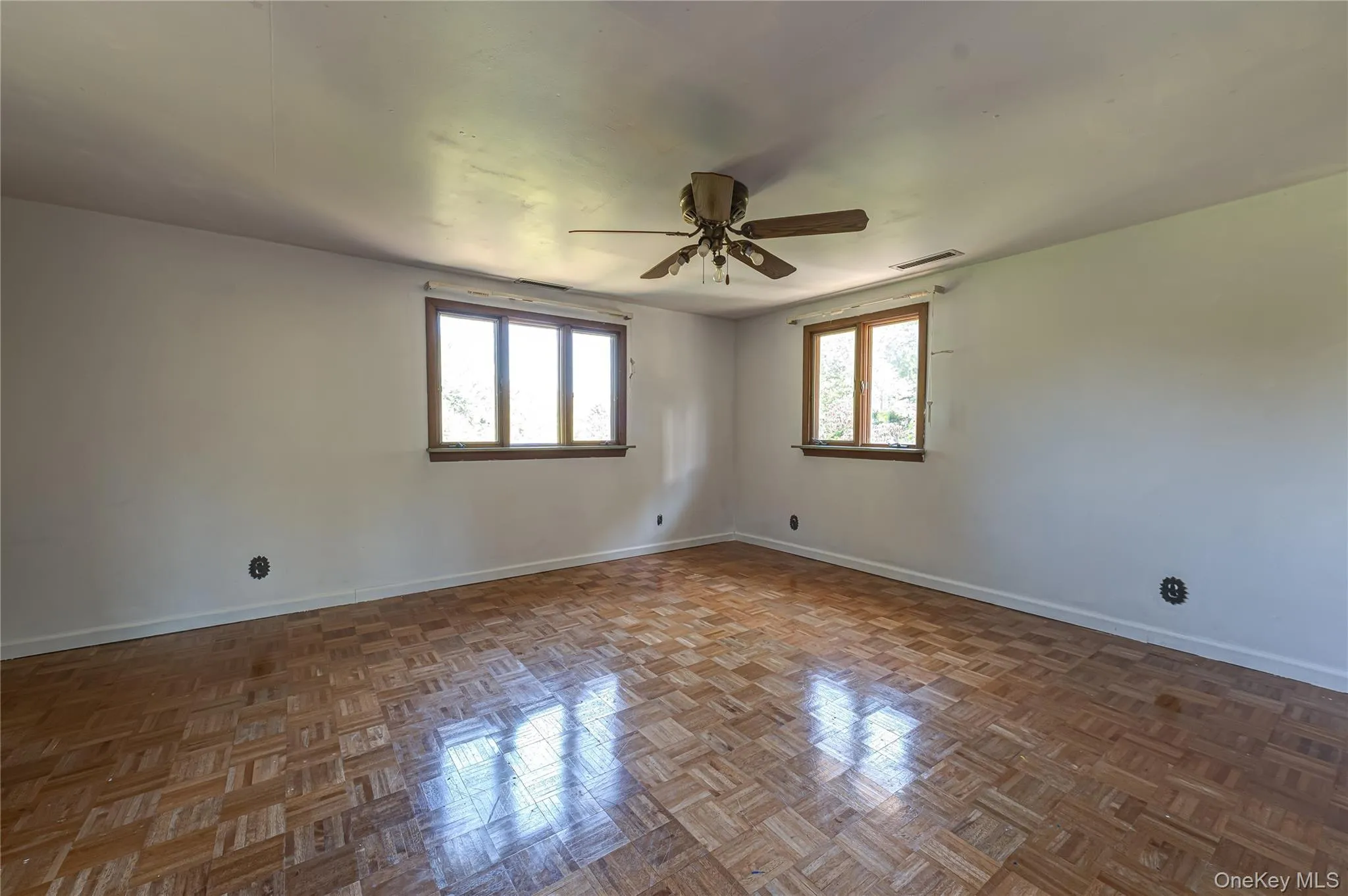 54 Greenhills Road, Huntington, NY, 4 Bedrooms Bedrooms, 7 Rooms Rooms,1 BathroomBathrooms,Residential,For Rent,Greenhills,0,1058711 54 Greenhills Road, Huntington, NY, 4 Bedrooms Bedrooms, 7 Rooms Rooms,1 BathroomBathrooms,Residential,For Rent,Greenhills,0,1058711