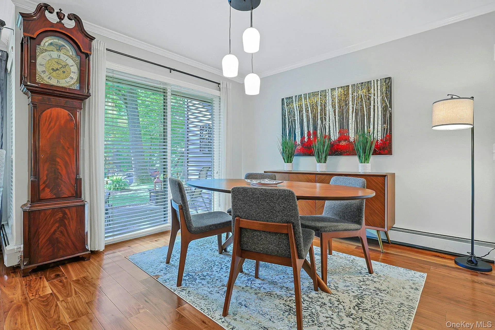 Spacious dining area with SGD to patio Spacious dining area with SGD to patio