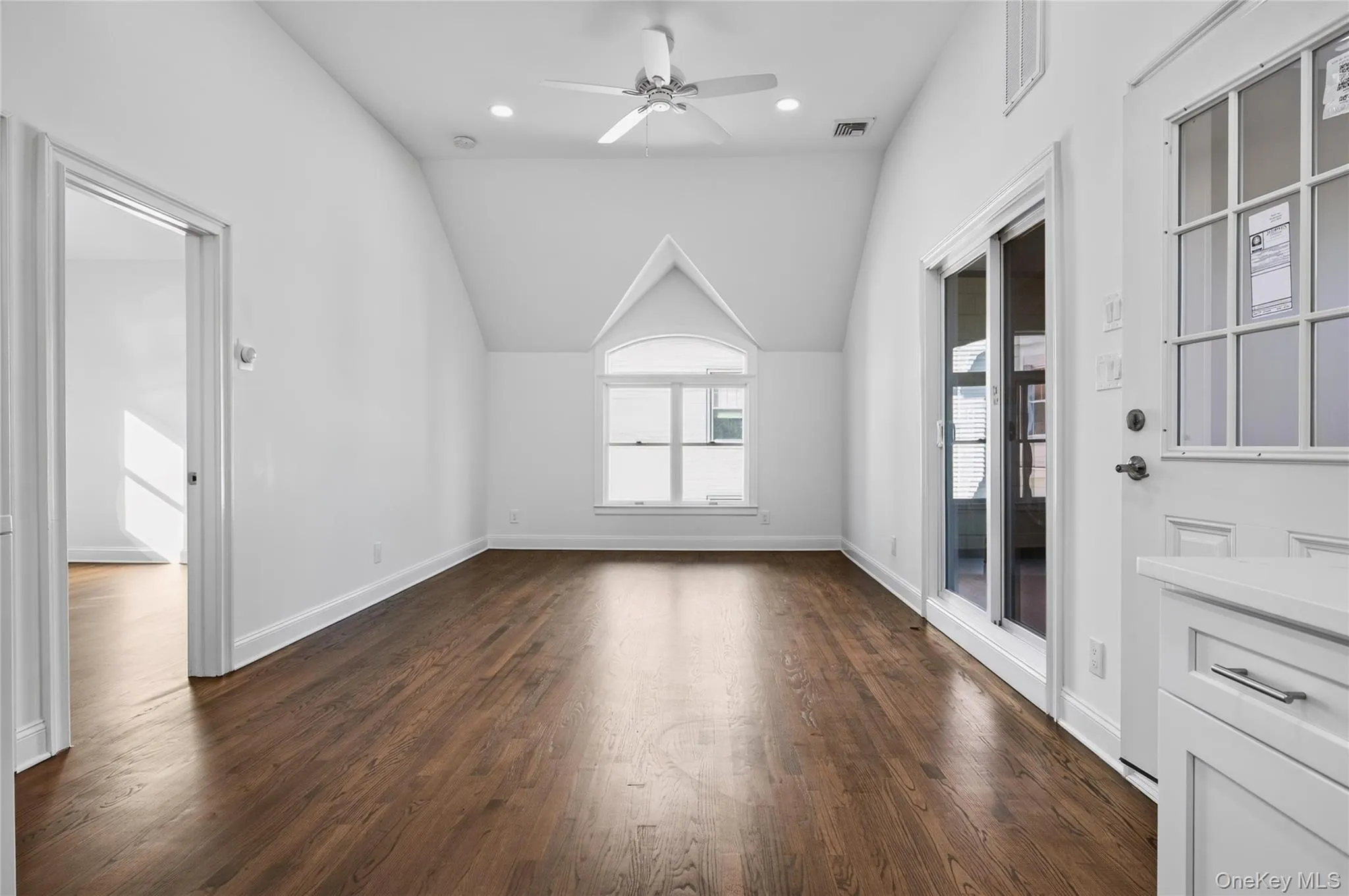 9 Carver Street, Huntington, NY, 1 Bedroom Bedrooms, 2 Rooms Rooms,1 BathroomBathrooms,Residential Lease,For Rent,Carver,0,1058727 9 Carver Street, Huntington, NY, 1 Bedroom Bedrooms, 2 Rooms Rooms,1 BathroomBathrooms,Residential Lease,For Rent,Carver,0,1058727
