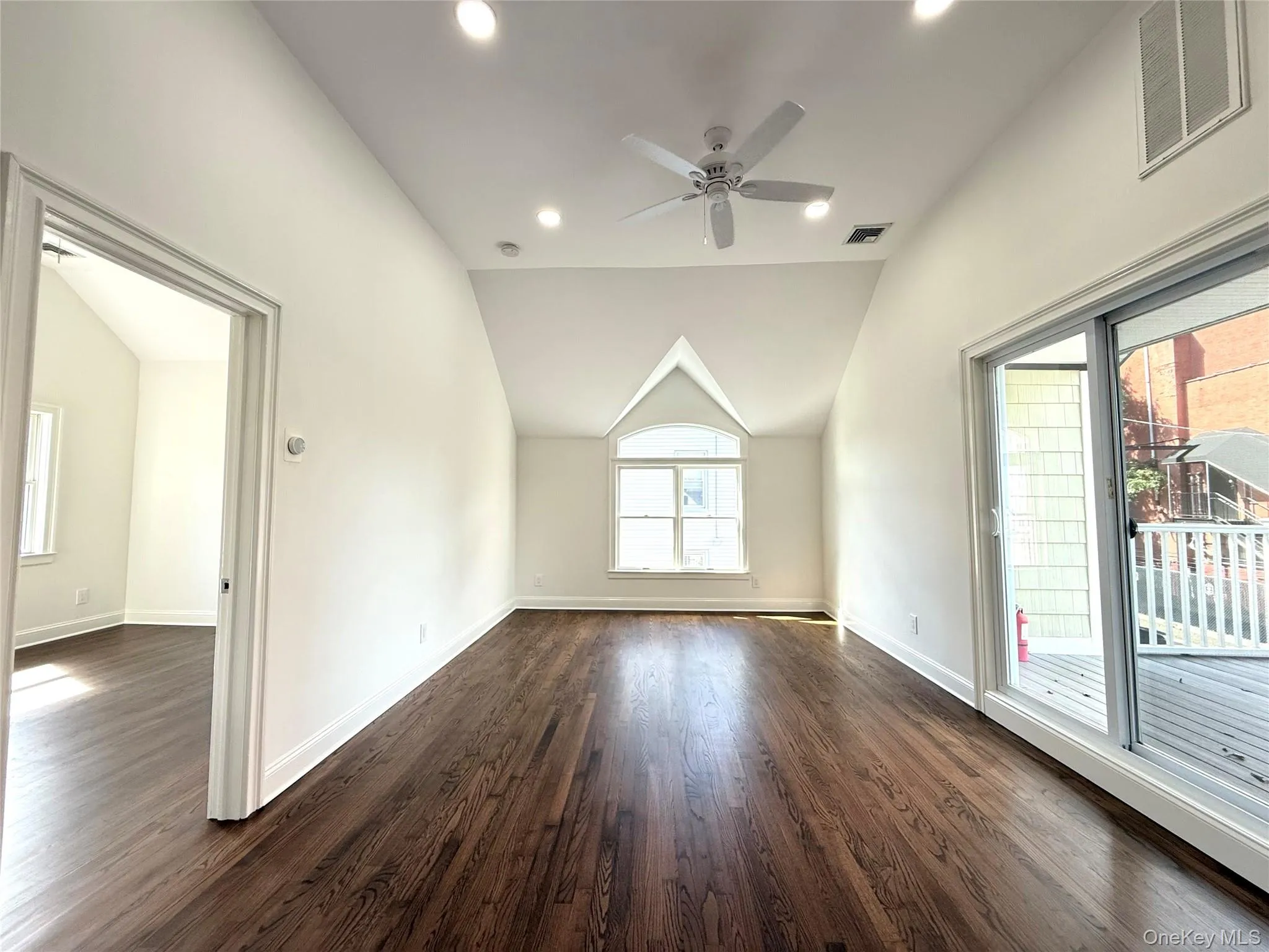 9 Carver Street, Huntington, NY, 1 Bedroom Bedrooms, 2 Room Rooms,1 BathroomBathrooms,Residential Lease,For Rent,Carver,0,1058727 9 Carver Street, Huntington, NY, 1 Bedroom Bedrooms, 2 Room Rooms,1 BathroomBathrooms,Residential Lease,For Rent,Carver,0,1058727
