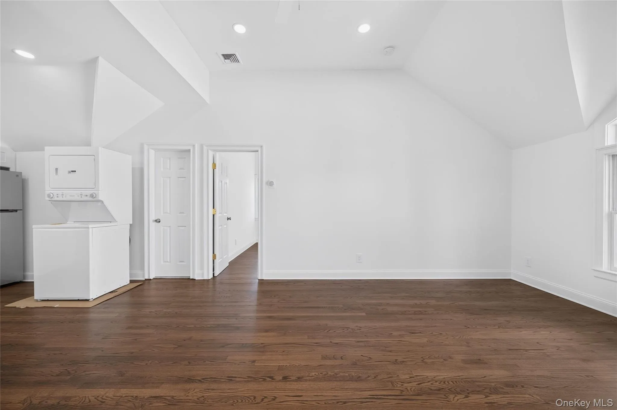9 Carver Street, Huntington, NY, 1 Bedroom Bedrooms, 2 Rooms Rooms,1 BathroomBathrooms,Residential Lease,For Rent,Carver,0,1058727 9 Carver Street, Huntington, NY, 1 Bedroom Bedrooms, 2 Rooms Rooms,1 BathroomBathrooms,Residential Lease,For Rent,Carver,0,1058727