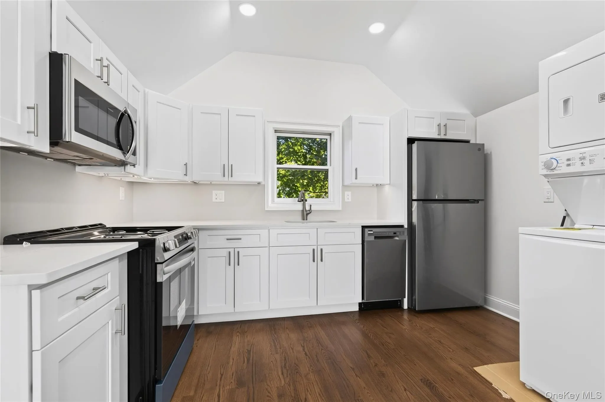 9 Carver Street, Huntington, NY, 1 Bedroom Bedrooms, 2 Rooms Rooms,1 BathroomBathrooms,Residential Lease,For Rent,Carver,0,1058727 9 Carver Street, Huntington, NY, 1 Bedroom Bedrooms, 2 Rooms Rooms,1 BathroomBathrooms,Residential Lease,For Rent,Carver,0,1058727
