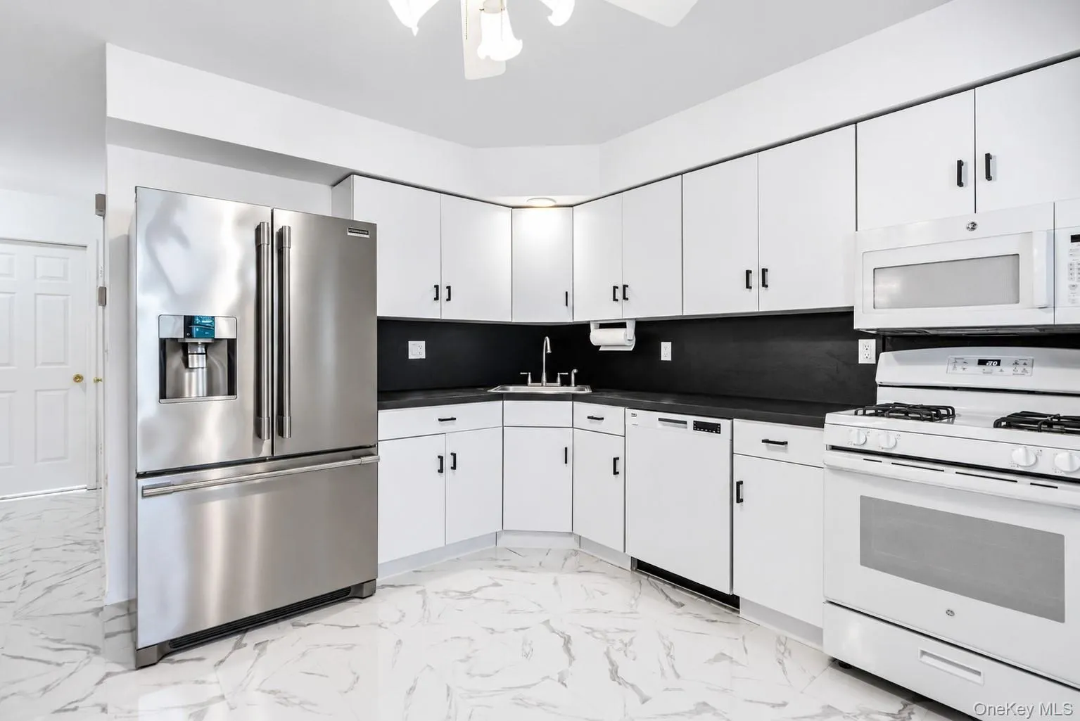 22 Ridgewood Drive, Hempstead, NY, 2 Bedroom Bedrooms, 9 Room Rooms,2 BathroomBathrooms,Residential Lease,For Rent,Ridgewood,0,1058750 22 Ridgewood Drive, Hempstead, NY, 2 Bedroom Bedrooms, 9 Room Rooms,2 BathroomBathrooms,Residential Lease,For Rent,Ridgewood,0,1058750