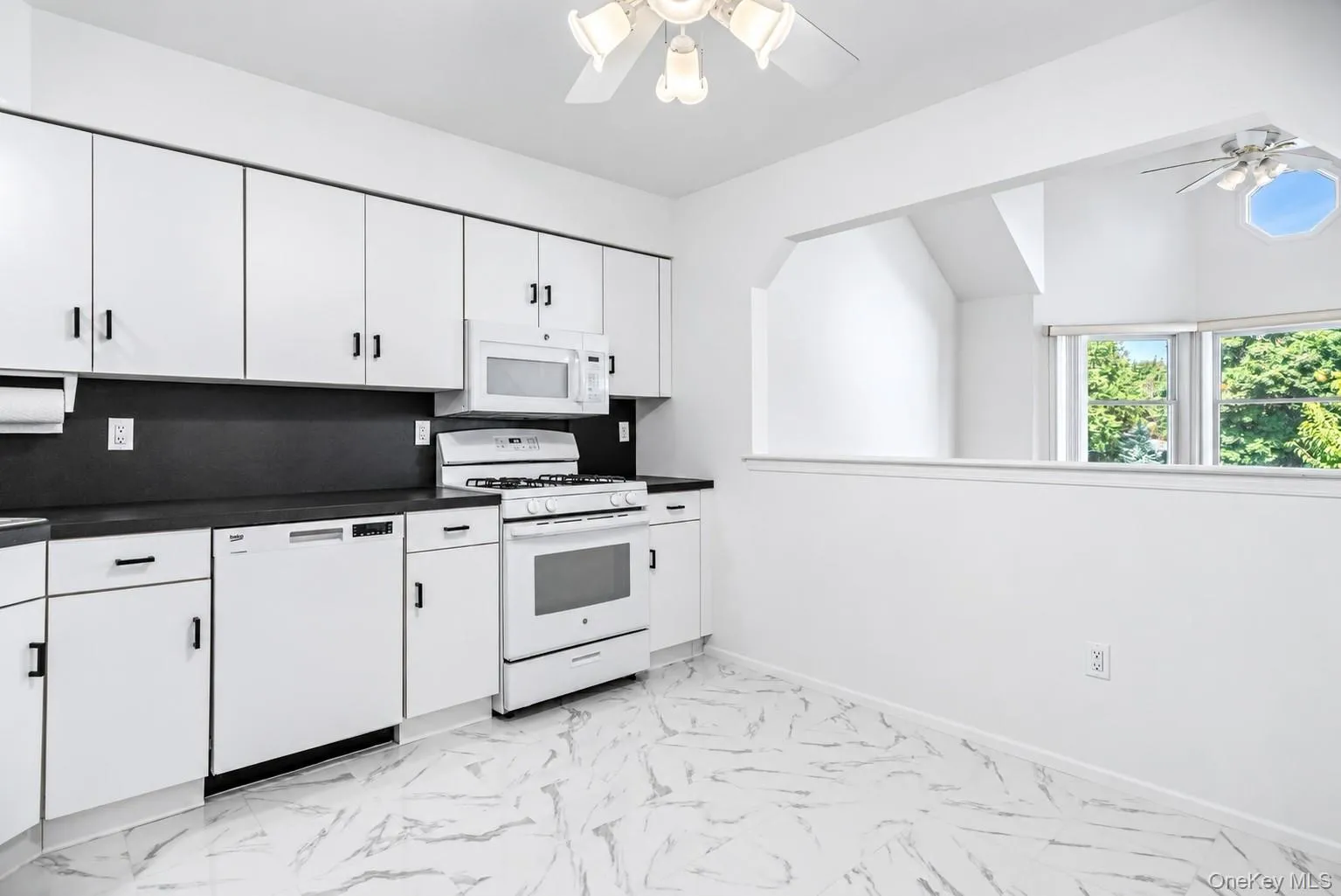 22 Ridgewood Drive, Hempstead, NY, 2 Bedroom Bedrooms, 9 Room Rooms,2 BathroomBathrooms,Residential Lease,For Rent,Ridgewood,0,1058750 22 Ridgewood Drive, Hempstead, NY, 2 Bedroom Bedrooms, 9 Room Rooms,2 BathroomBathrooms,Residential Lease,For Rent,Ridgewood,0,1058750