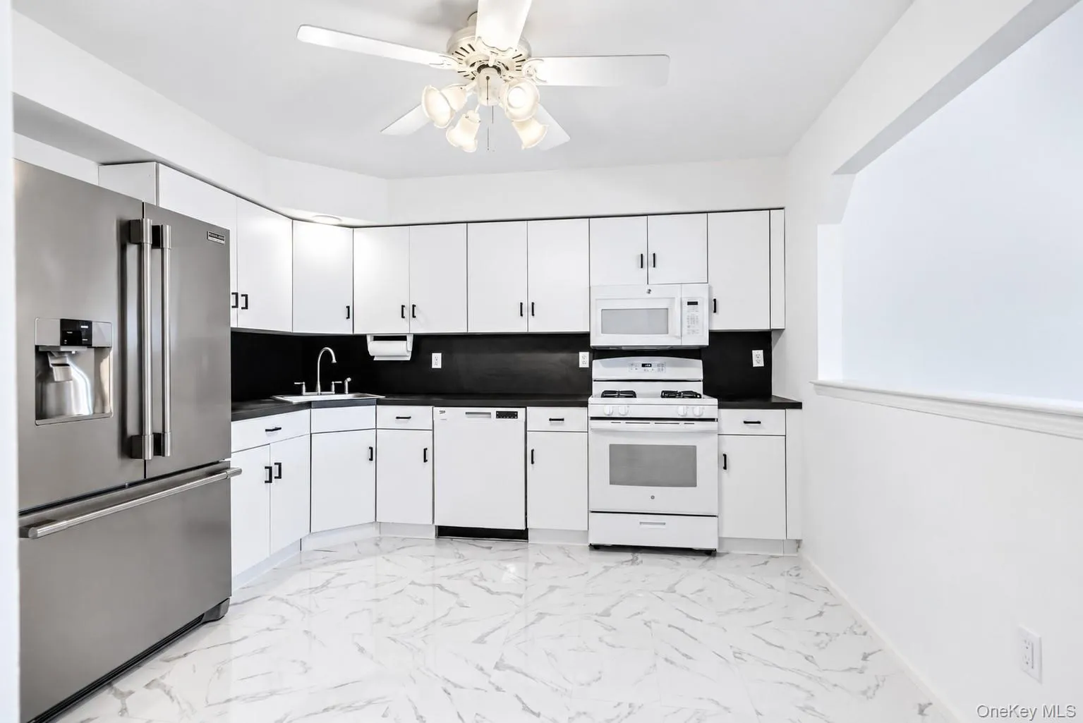 22 Ridgewood Drive, Hempstead, NY, 2 Bedroom Bedrooms, 9 Room Rooms,2 BathroomBathrooms,Residential Lease,For Rent,Ridgewood,0,1058750 22 Ridgewood Drive, Hempstead, NY, 2 Bedroom Bedrooms, 9 Room Rooms,2 BathroomBathrooms,Residential Lease,For Rent,Ridgewood,0,1058750