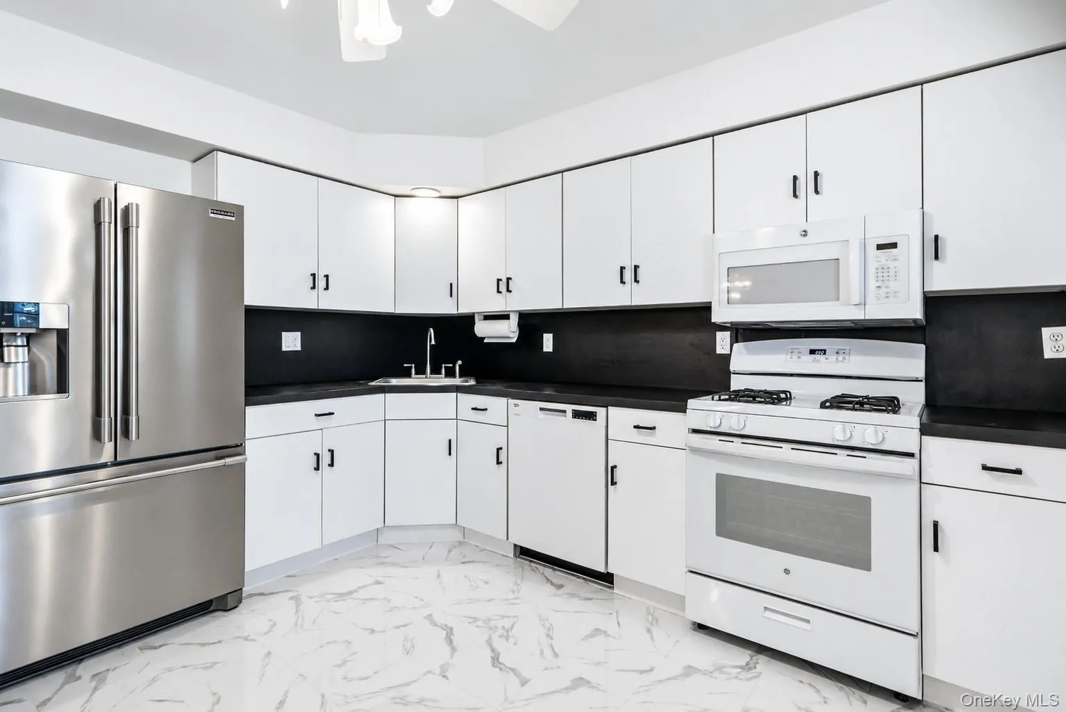 22 Ridgewood Drive, Hempstead, NY, 2 Bedroom Bedrooms, 9 Room Rooms,2 BathroomBathrooms,Residential Lease,For Rent,Ridgewood,0,1058750 22 Ridgewood Drive, Hempstead, NY, 2 Bedroom Bedrooms, 9 Room Rooms,2 BathroomBathrooms,Residential Lease,For Rent,Ridgewood,0,1058750