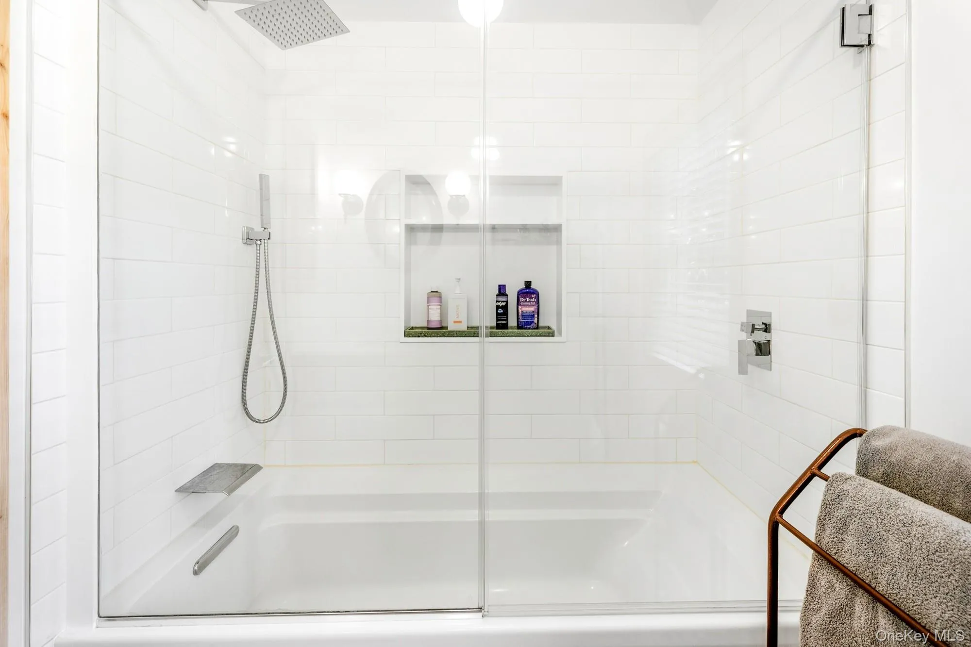 2 Gardiner Drive, East Hampton, New York 11930