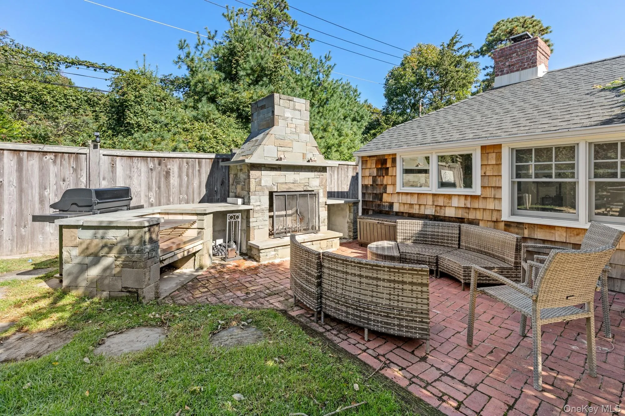 2 Gardiner Drive, East Hampton, New York 11930