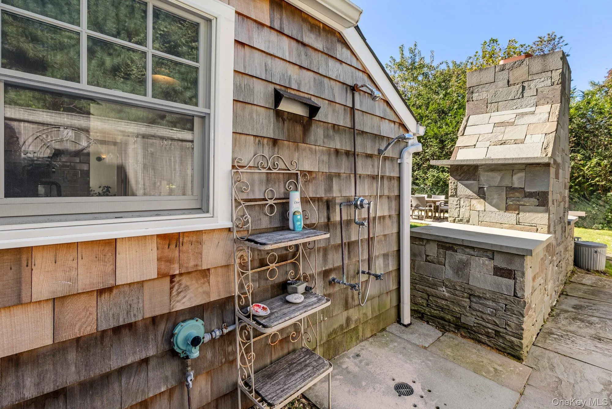 2 Gardiner Drive, East Hampton, New York 11930