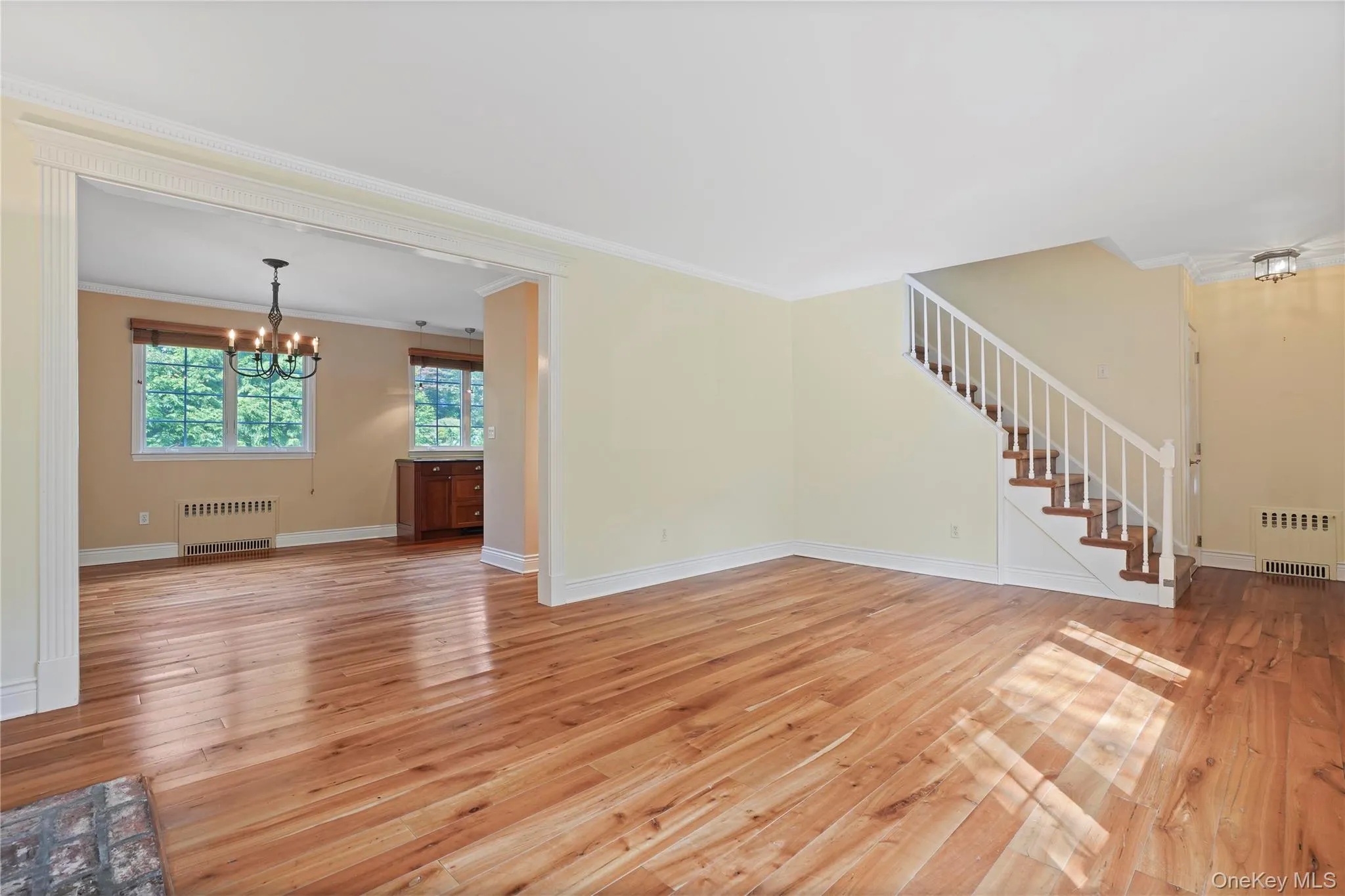 Great Open Layout With Hardwood Floors & Natural Lighting Great Open Layout With Hardwood Floors & Natural Lighting