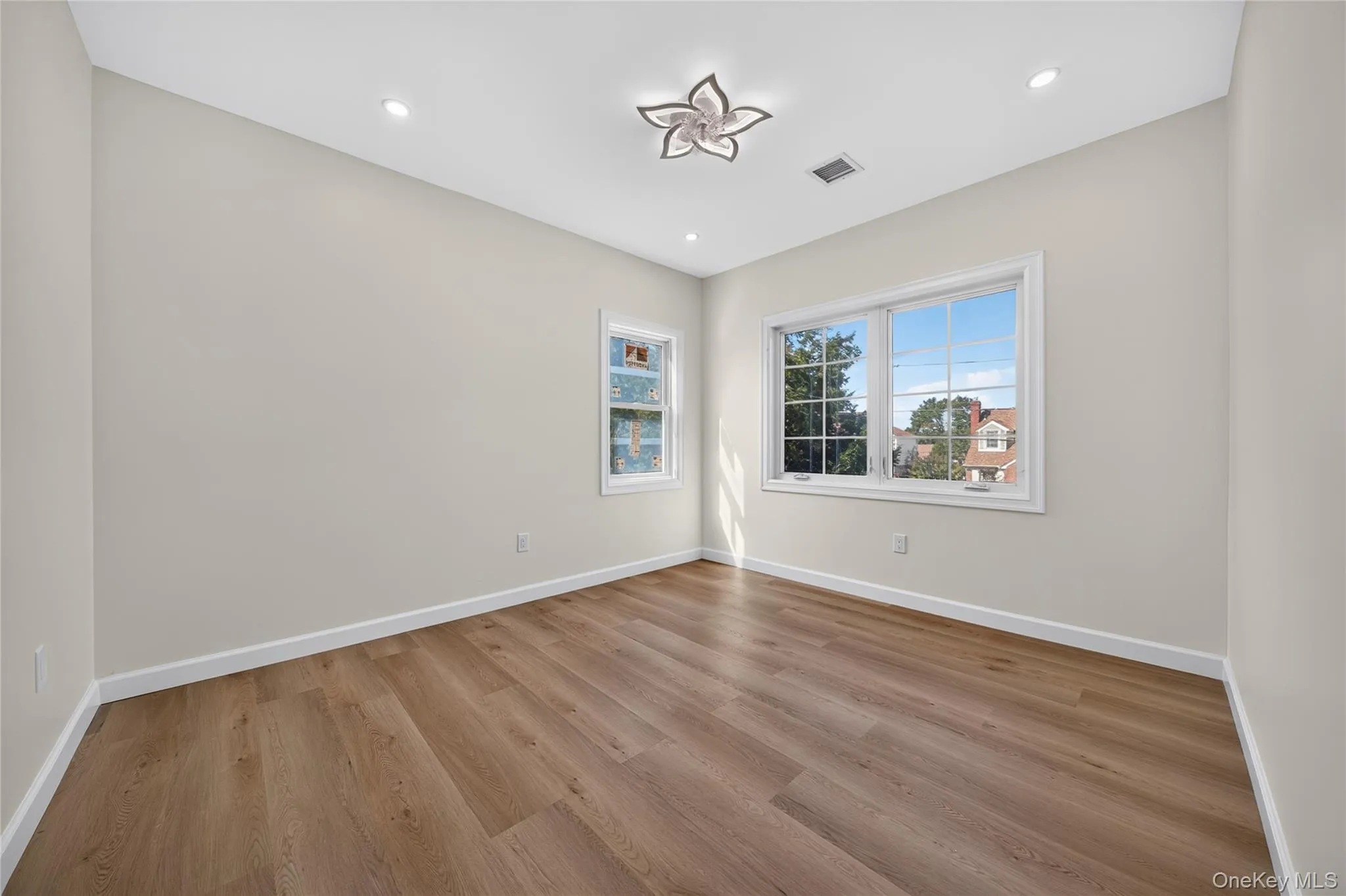 88 Dyckman Avenue, Hempstead, NY, 4 Bedrooms Bedrooms, 12 Rooms Rooms,4 BathroomsBathrooms,Residential,For Rent,Dyckman,0,1058775 88 Dyckman Avenue, Hempstead, NY, 4 Bedrooms Bedrooms, 12 Rooms Rooms,4 BathroomsBathrooms,Residential,For Rent,Dyckman,0,1058775