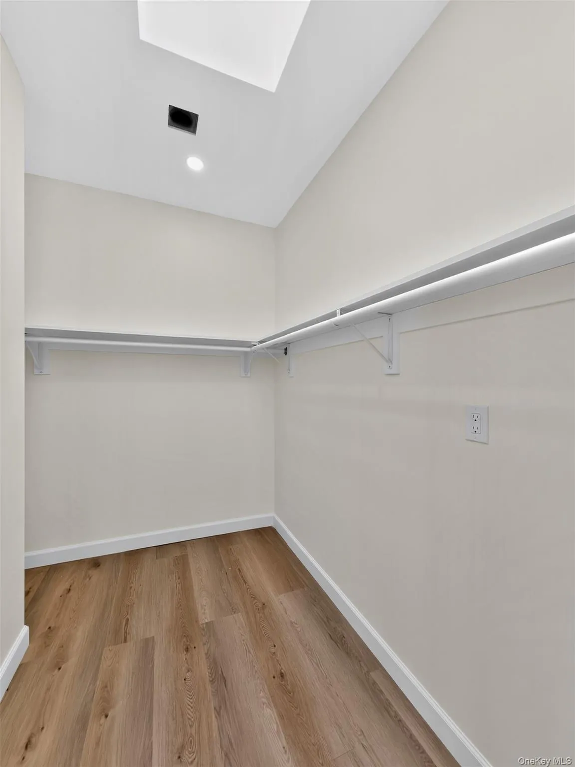 88 Dyckman Avenue, Hempstead, NY, 4 Bedrooms Bedrooms, 12 Rooms Rooms,4 BathroomsBathrooms,Residential,For Rent,Dyckman,0,1058775 88 Dyckman Avenue, Hempstead, NY, 4 Bedrooms Bedrooms, 12 Rooms Rooms,4 BathroomsBathrooms,Residential,For Rent,Dyckman,0,1058775