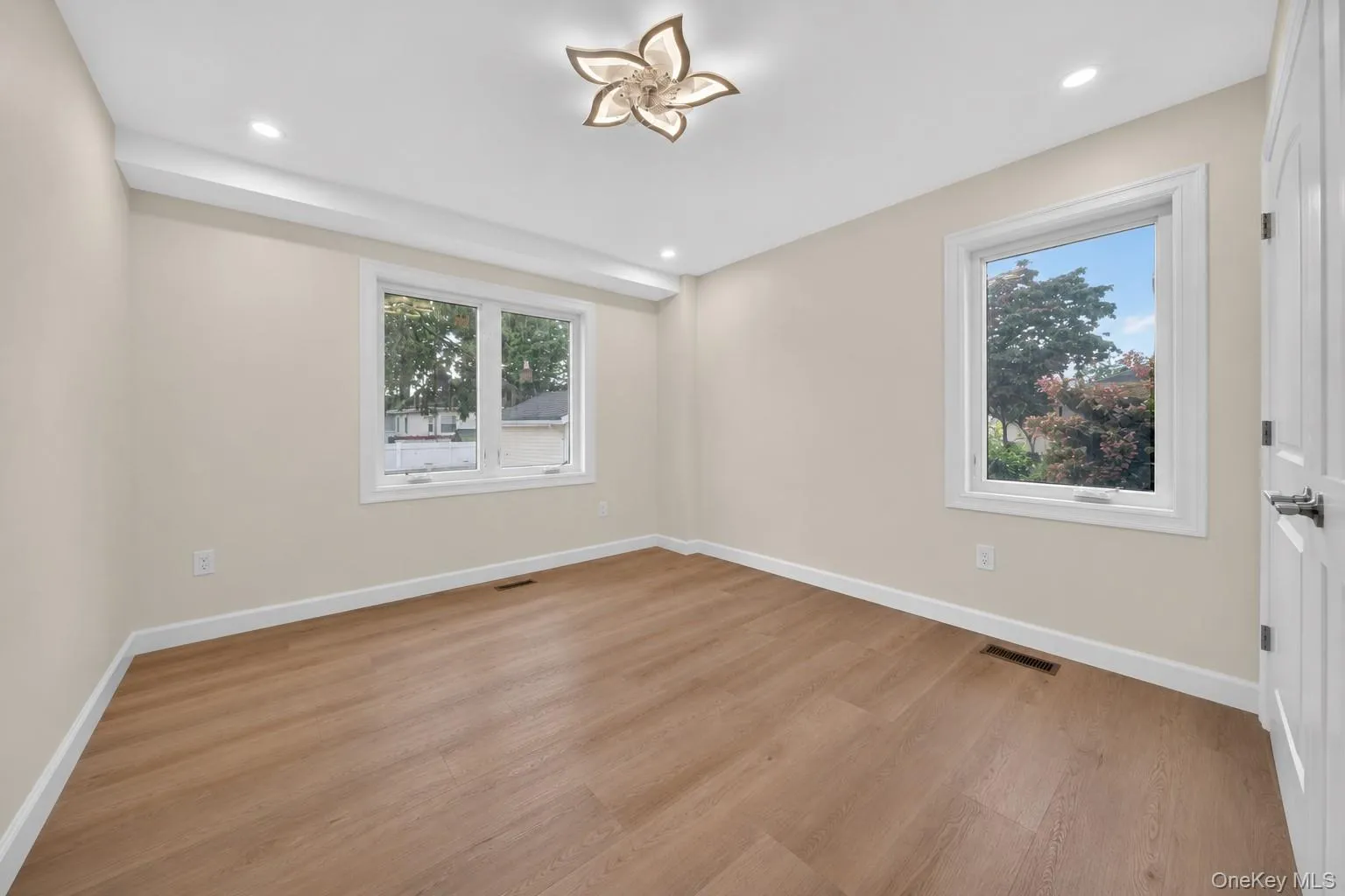 88 Dyckman Avenue, Hempstead, NY, 4 Bedrooms Bedrooms, 12 Rooms Rooms,4 BathroomsBathrooms,Residential,For Rent,Dyckman,0,1058775 88 Dyckman Avenue, Hempstead, NY, 4 Bedrooms Bedrooms, 12 Rooms Rooms,4 BathroomsBathrooms,Residential,For Rent,Dyckman,0,1058775
