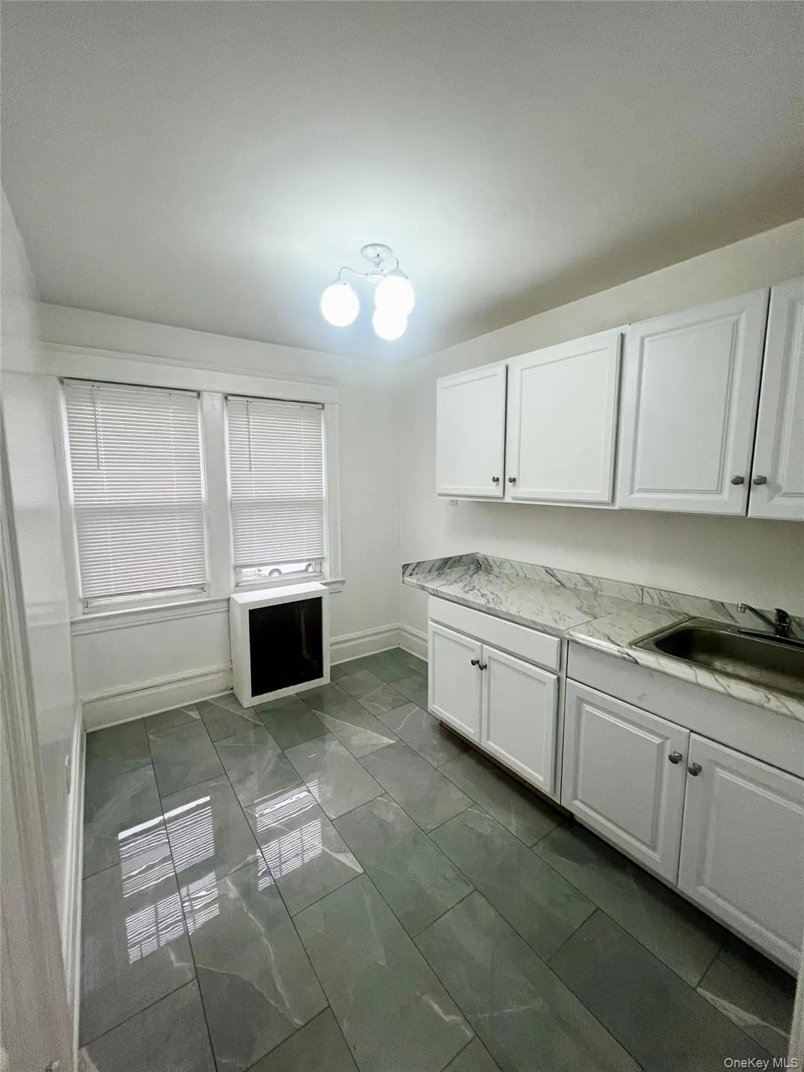 3922 Dyre Avenue, New York, NY, 1 Bedroom Bedrooms, 5 Room Rooms,1 BathroomBathrooms,Residential Lease,For Rent,Dyre,0,1058776 3922 Dyre Avenue, New York, NY, 1 Bedroom Bedrooms, 5 Room Rooms,1 BathroomBathrooms,Residential Lease,For Rent,Dyre,0,1058776