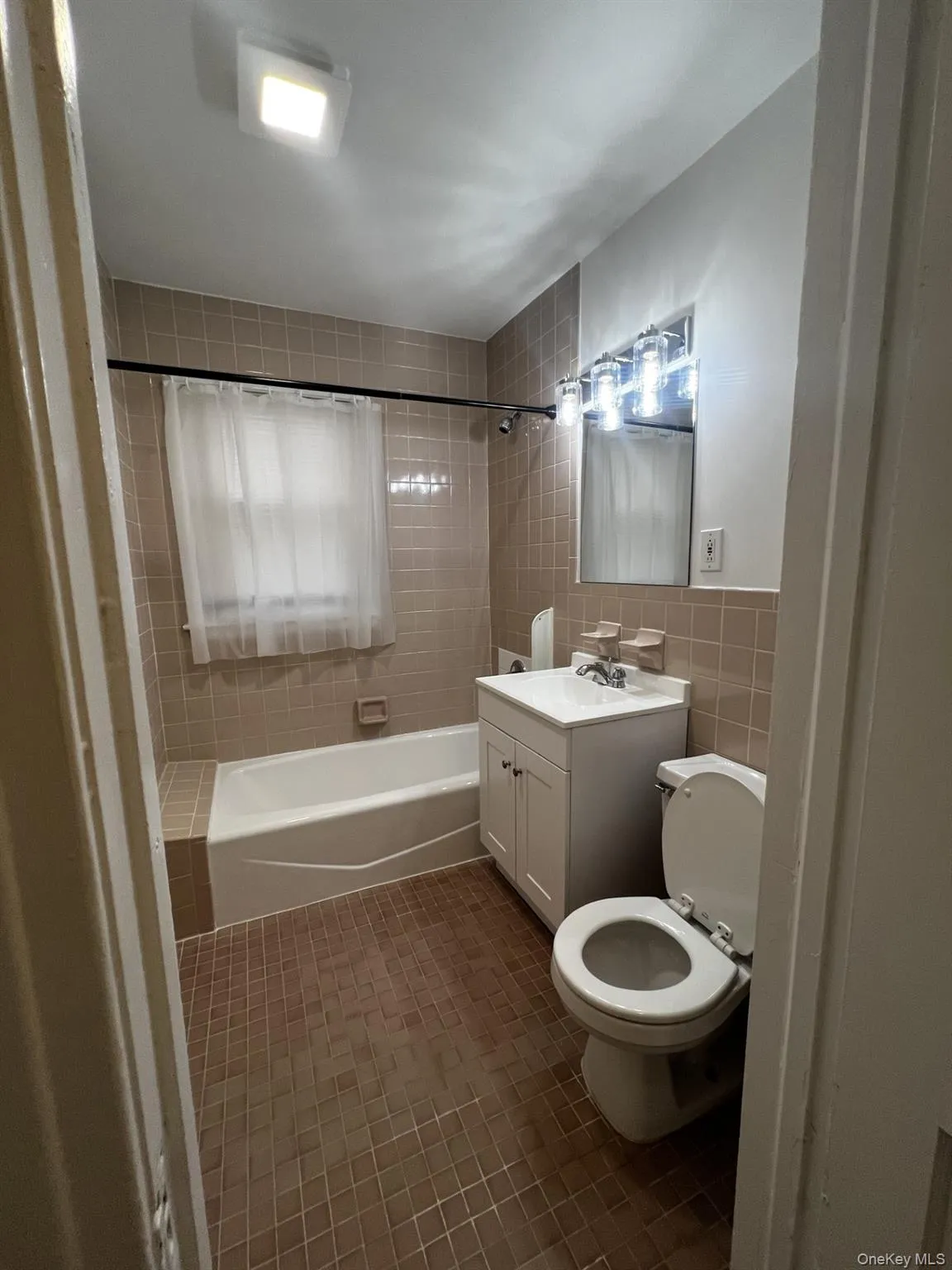 14 Minerva Place, White Plains, NY, 1 Bedroom Bedrooms, 3 Room Rooms,1 BathroomBathrooms,Residential Lease,For Rent,Minerva,0,1058780 14 Minerva Place, White Plains, NY, 1 Bedroom Bedrooms, 3 Room Rooms,1 BathroomBathrooms,Residential Lease,For Rent,Minerva,0,1058780