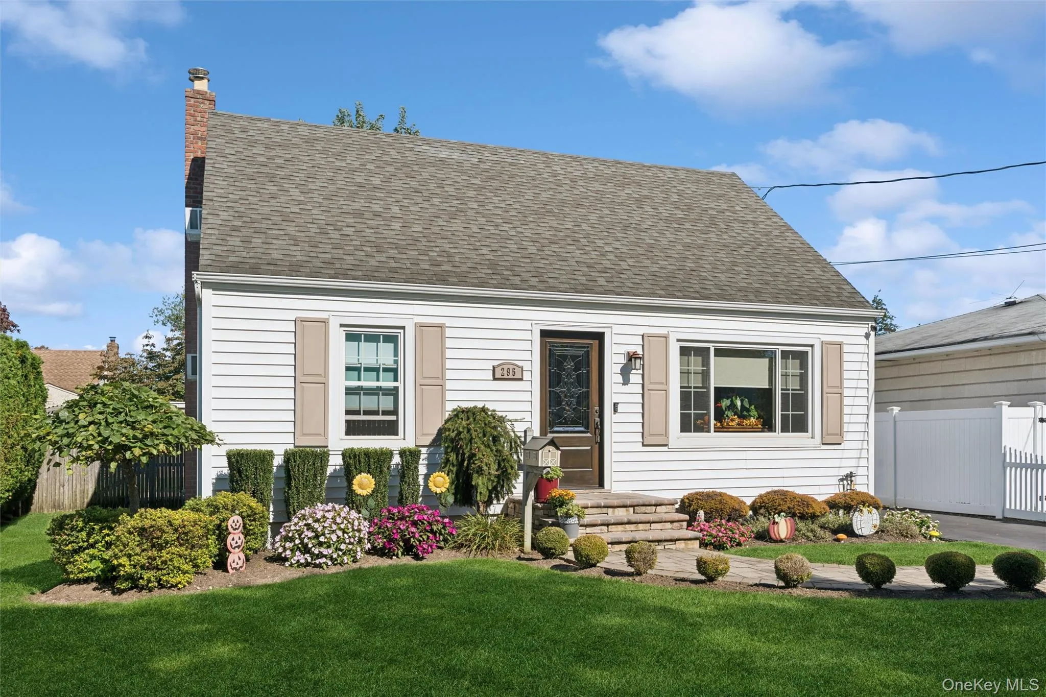 295 Atlanta Avenue, Oyster Bay, NY, 4 Bedrooms Bedrooms, 6 Rooms Rooms,1 BathroomBathrooms,Residential,For Rent,Atlanta,0,1058794 295 Atlanta Avenue, Oyster Bay, NY, 4 Bedrooms Bedrooms, 6 Rooms Rooms,1 BathroomBathrooms,Residential,For Rent,Atlanta,0,1058794
