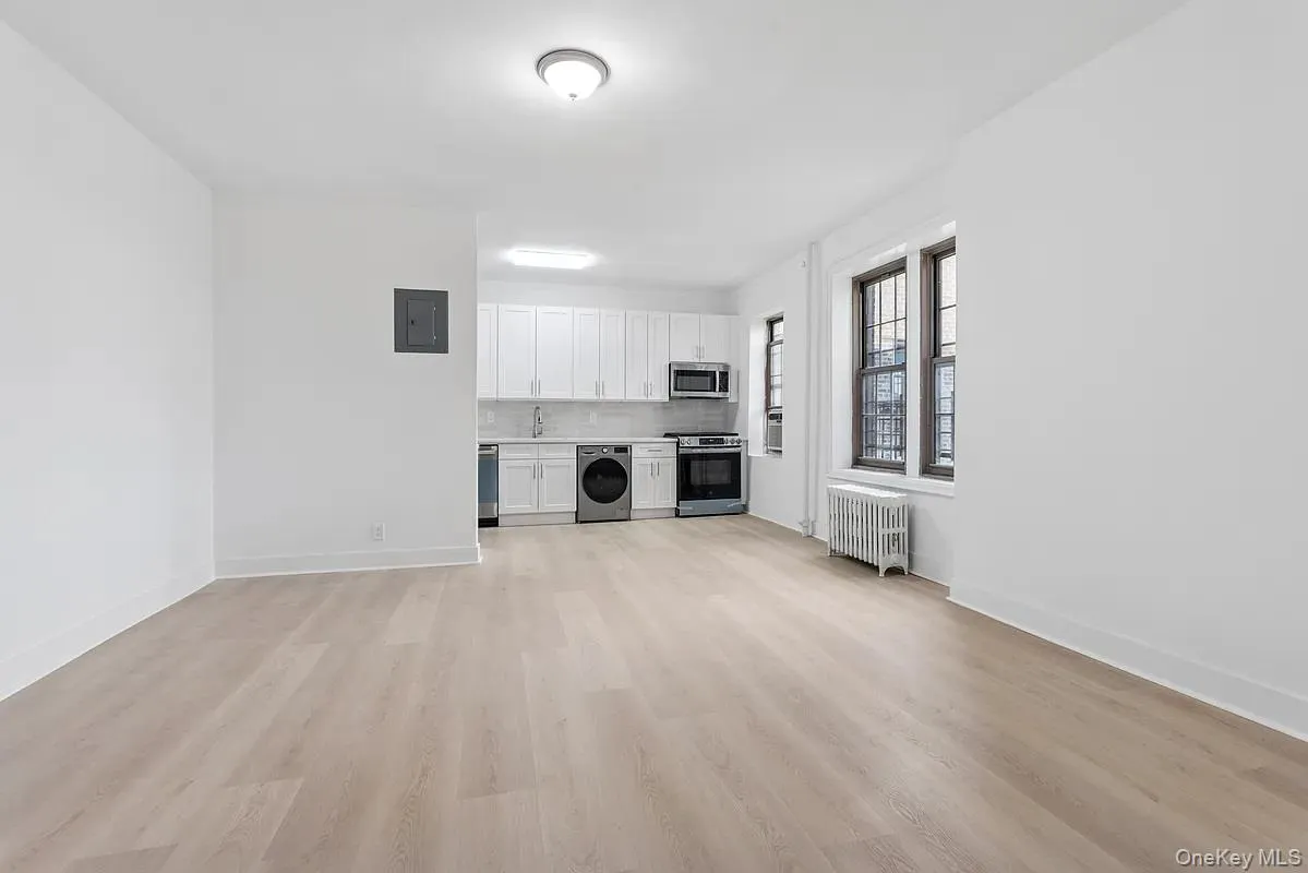 1100 Grand, New York, NY, 3 Bedrooms Bedrooms, 6 Rooms Rooms,2 BathroomsBathrooms,Residential,For Rent,Grand,0,1058805 1100 Grand, New York, NY, 3 Bedrooms Bedrooms, 6 Rooms Rooms,2 BathroomsBathrooms,Residential,For Rent,Grand,0,1058805