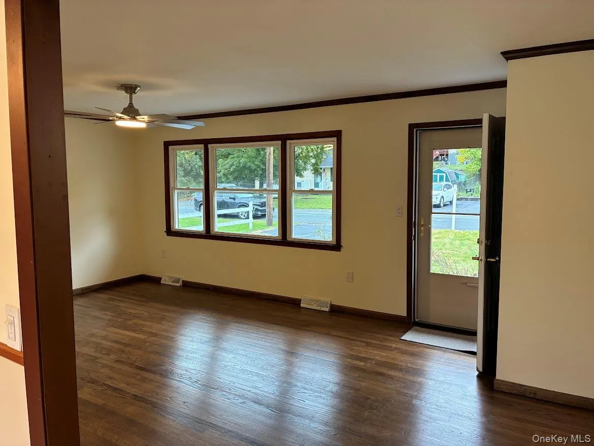 21 Willow Place, Middletown, NY, 3 Bedrooms Bedrooms, 5 Rooms Rooms,1 BathroomBathrooms,Residential,For Rent,Willow,0,1058807 21 Willow Place, Middletown, NY, 3 Bedrooms Bedrooms, 5 Rooms Rooms,1 BathroomBathrooms,Residential,For Rent,Willow,0,1058807